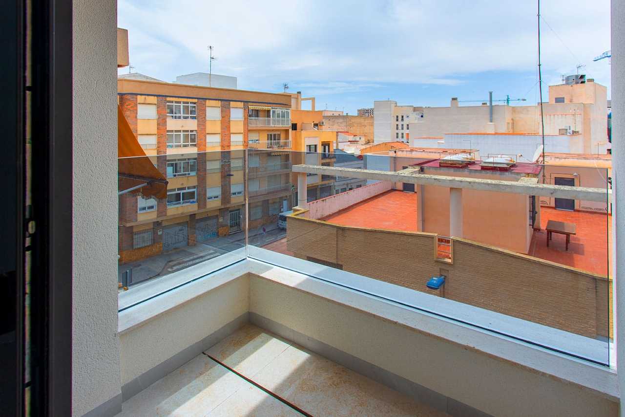 Terrace in apartment for sale in Torrevieja