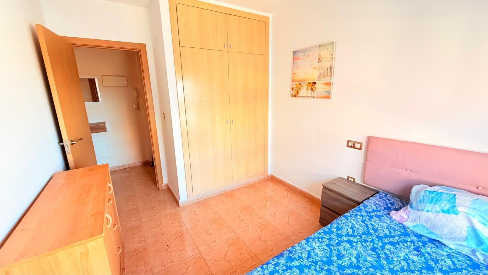 Master bedroom in apartment for sale in Los Alcazares