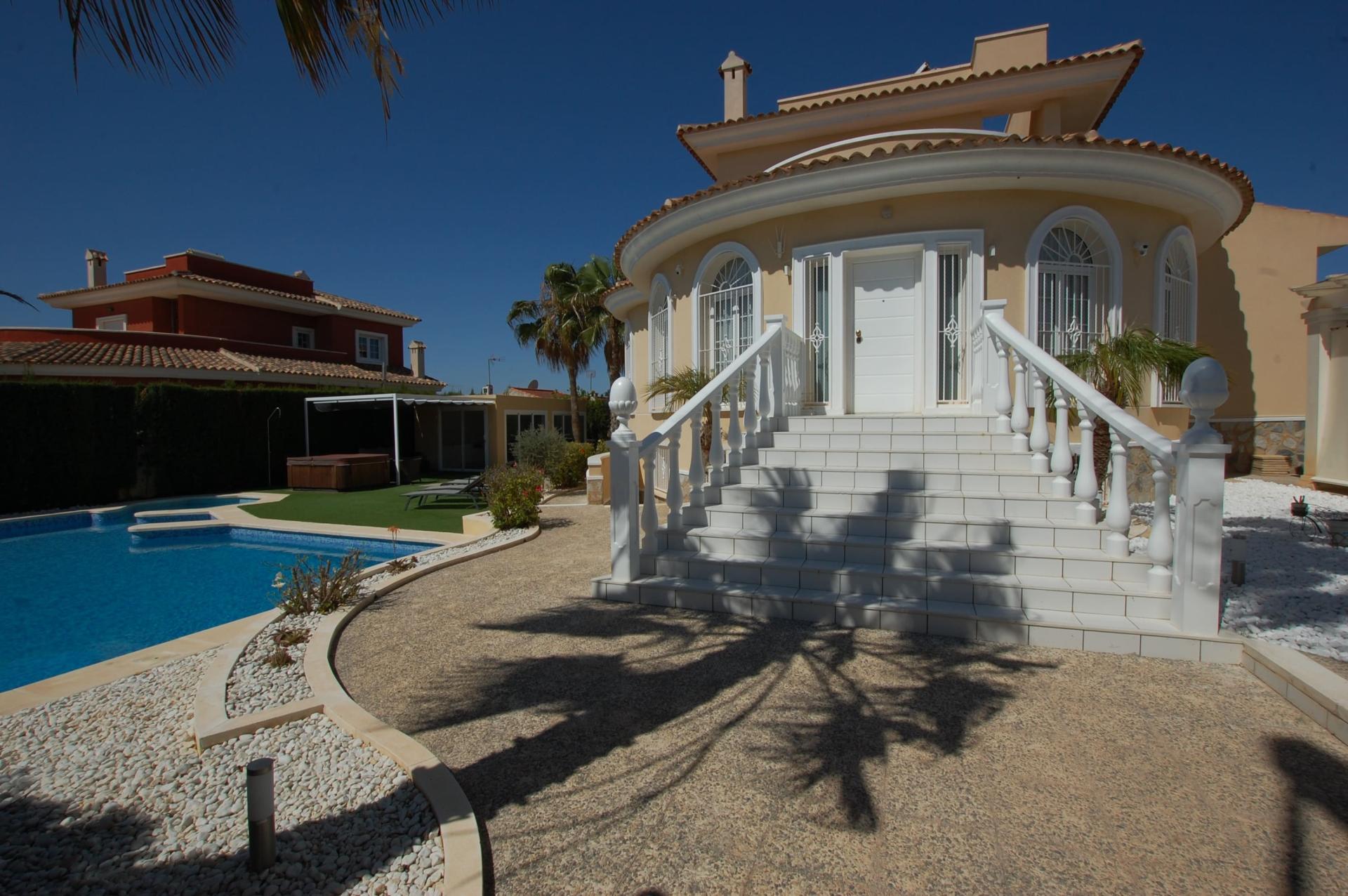 Exterior view in villa for sale in Ciudad Quesada