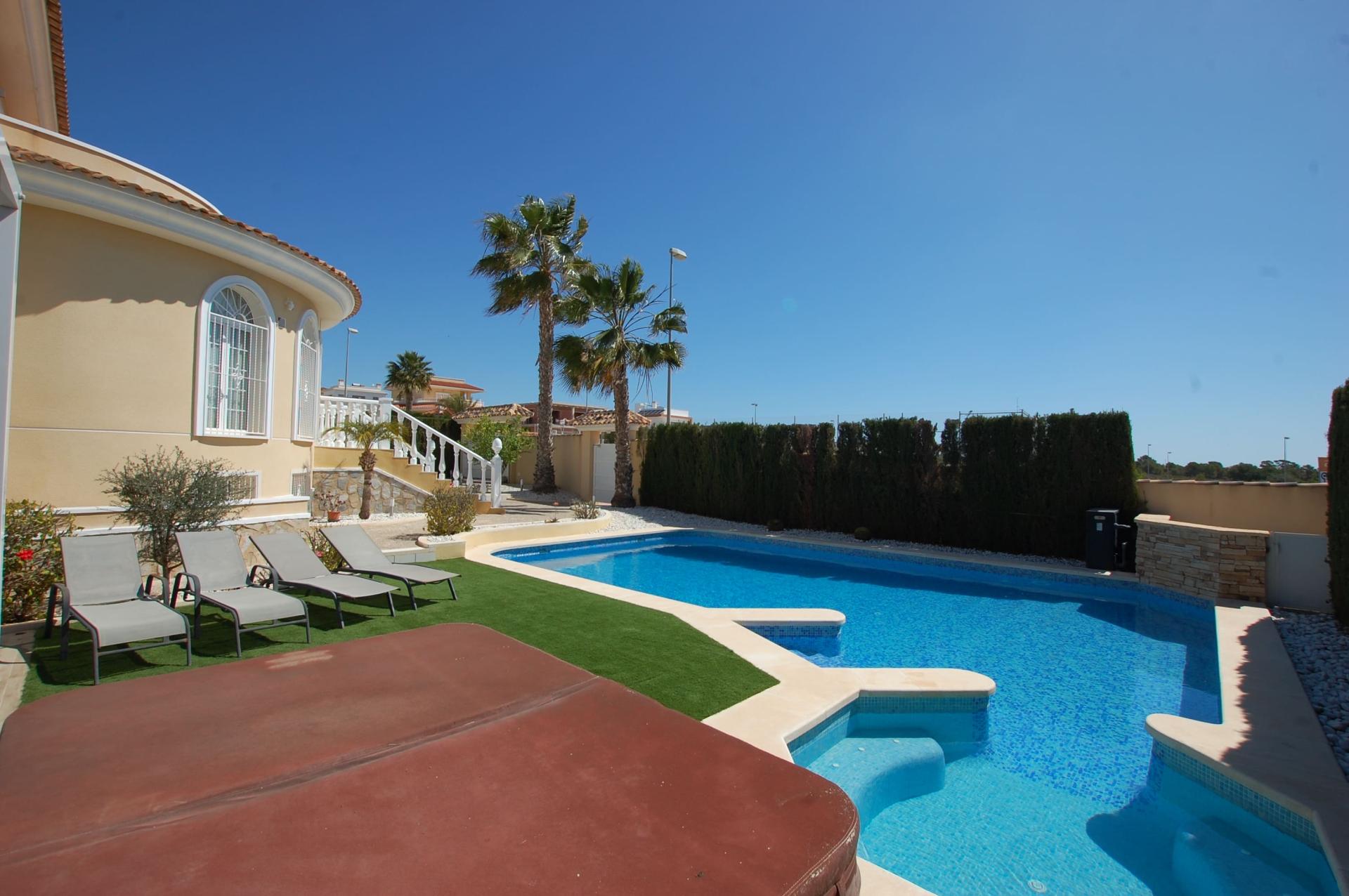 Villa Detta Ġnien Perfettu ta’ Ciudad Quesada – Moderna u Lussuża