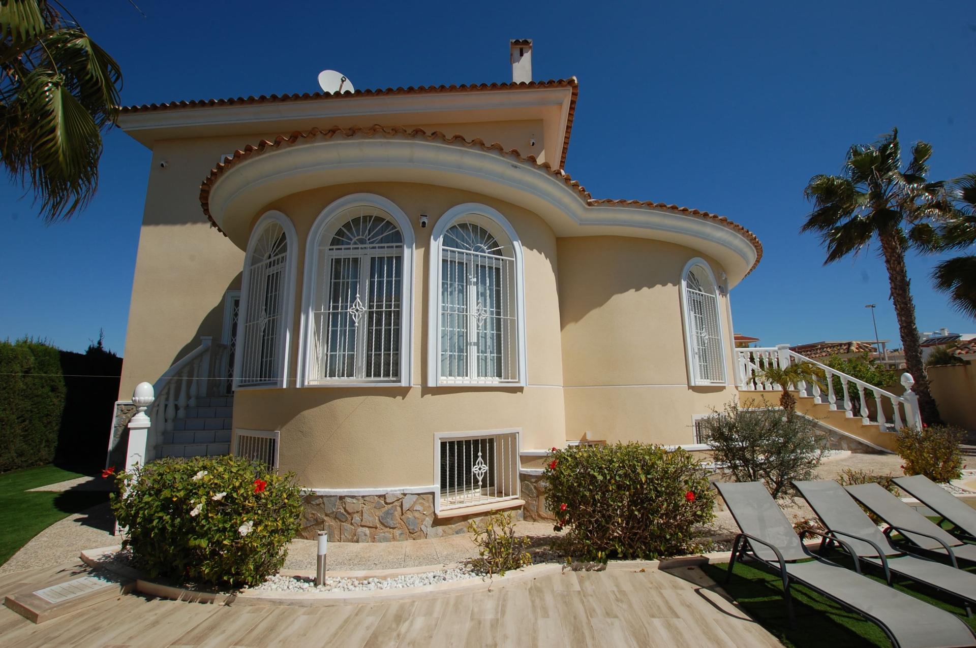 Villa Detta Ġnien Perfettu ta’ Ciudad Quesada – Moderna u Lussuża