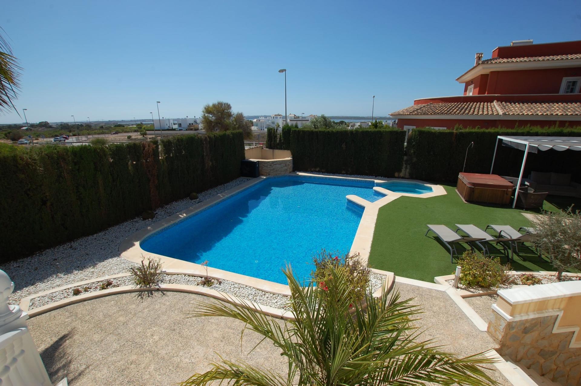 Garden in villa for sale in Ciudad Quesada