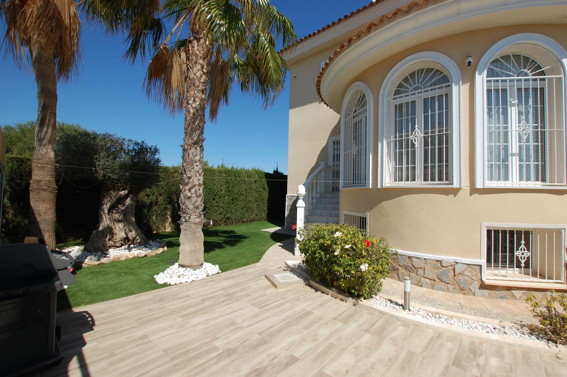 Villa Detta Ġnien Perfettu ta’ Ciudad Quesada – Moderna u Lussuża