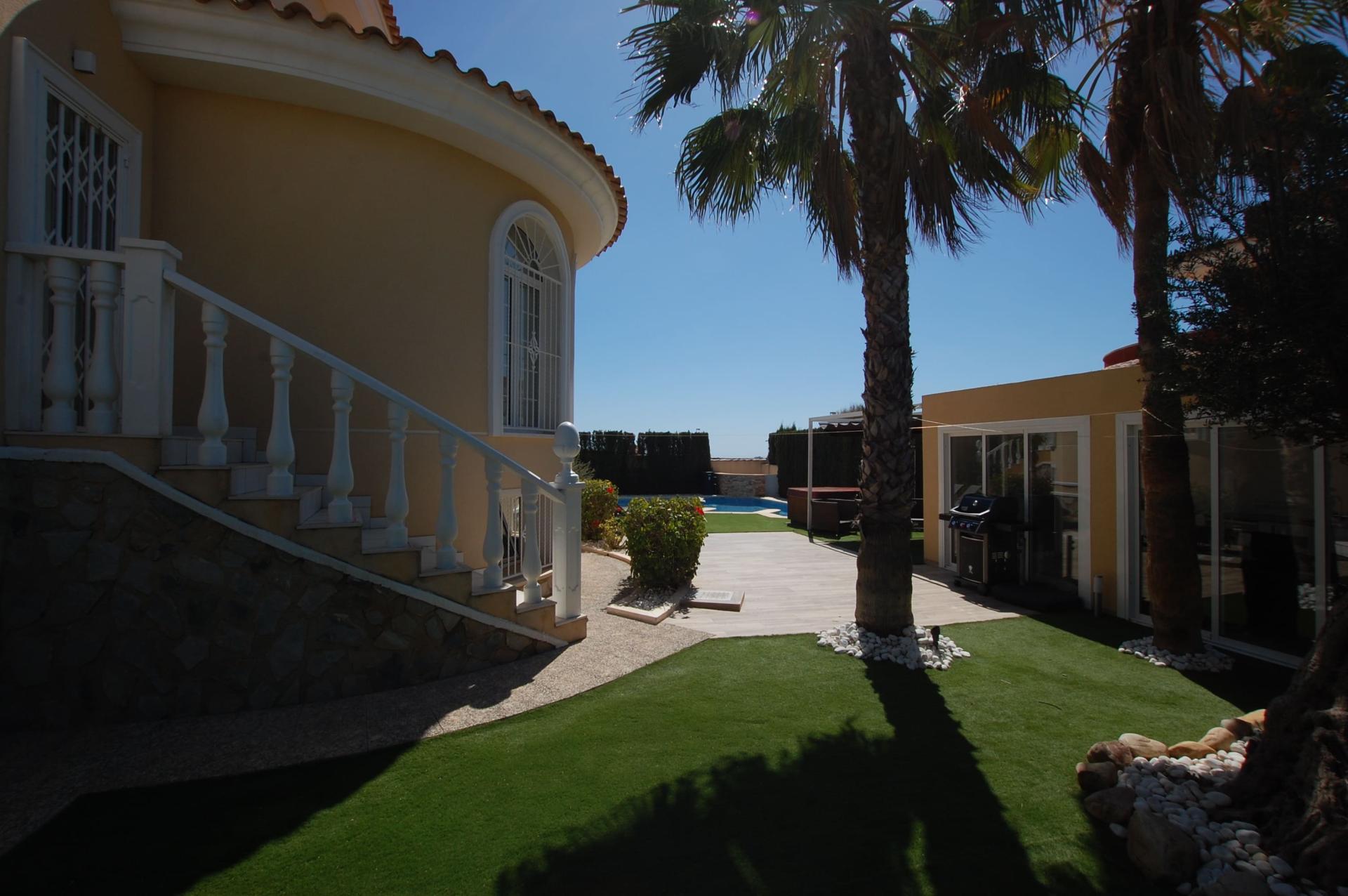 Villa Detta Ġnien Perfettu ta’ Ciudad Quesada – Moderna u Lussuża