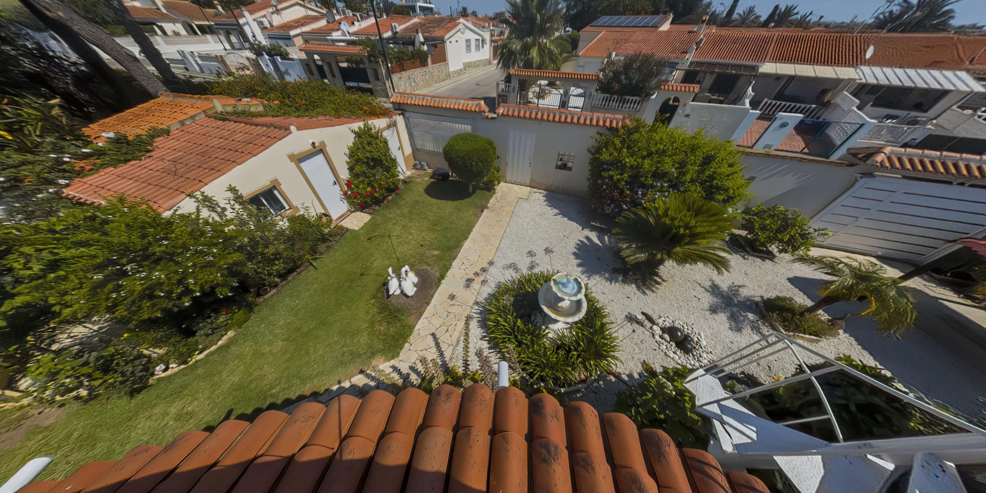 Master bedroom in villa for sale in Torrevieja