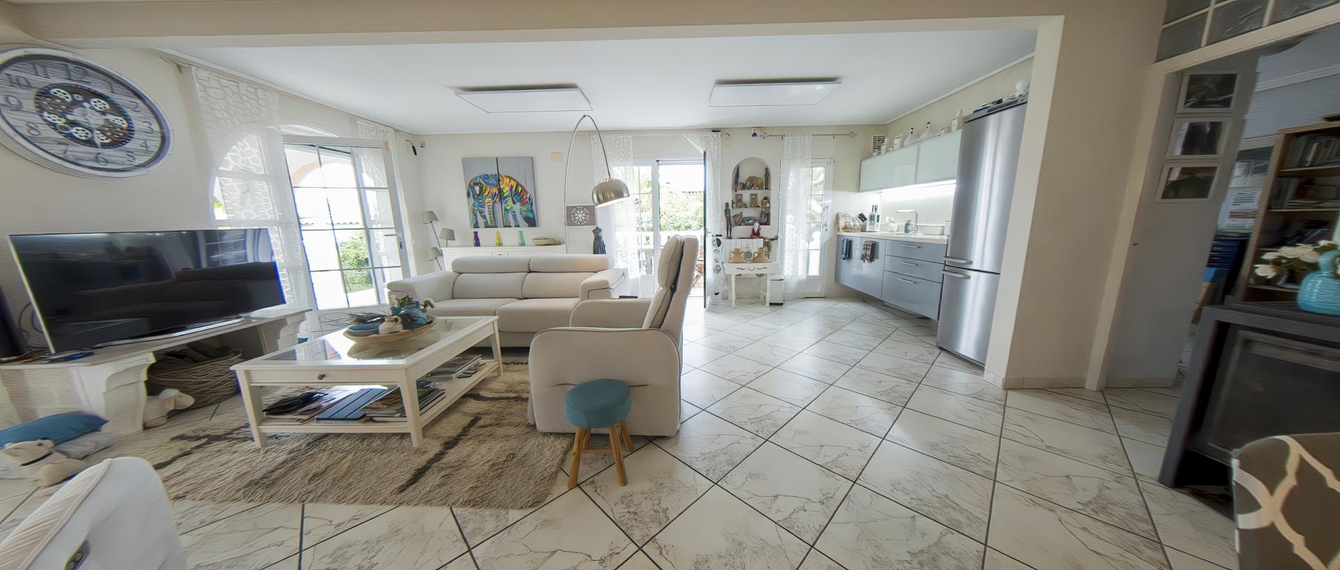 Dining area in villa for sale in Torrevieja