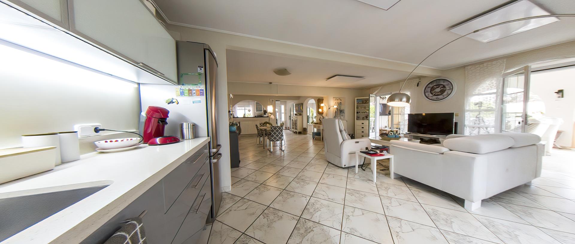 Bedroom in villa for sale in Torrevieja