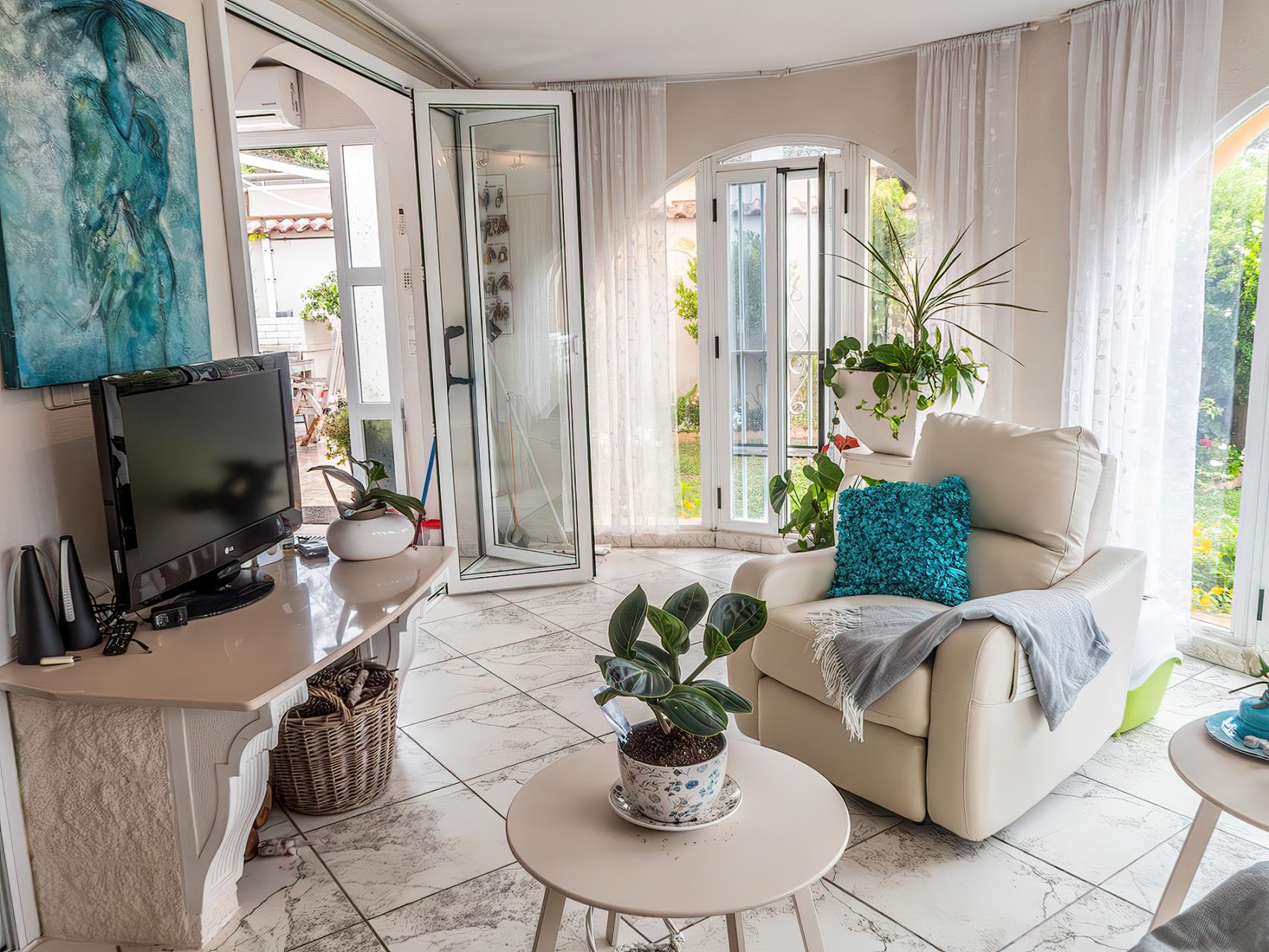 Master bedroom in villa for sale in Torrevieja