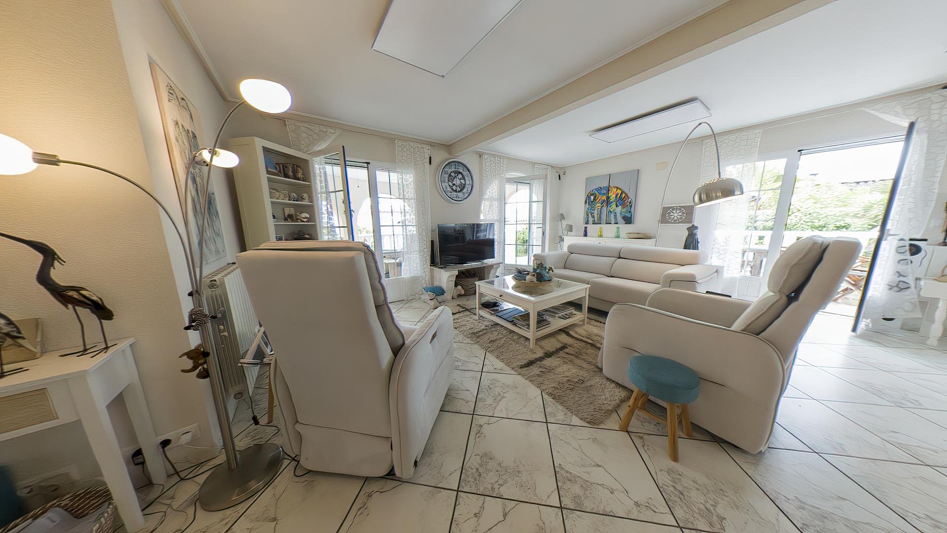 Bathroom in villa for sale in Torrevieja