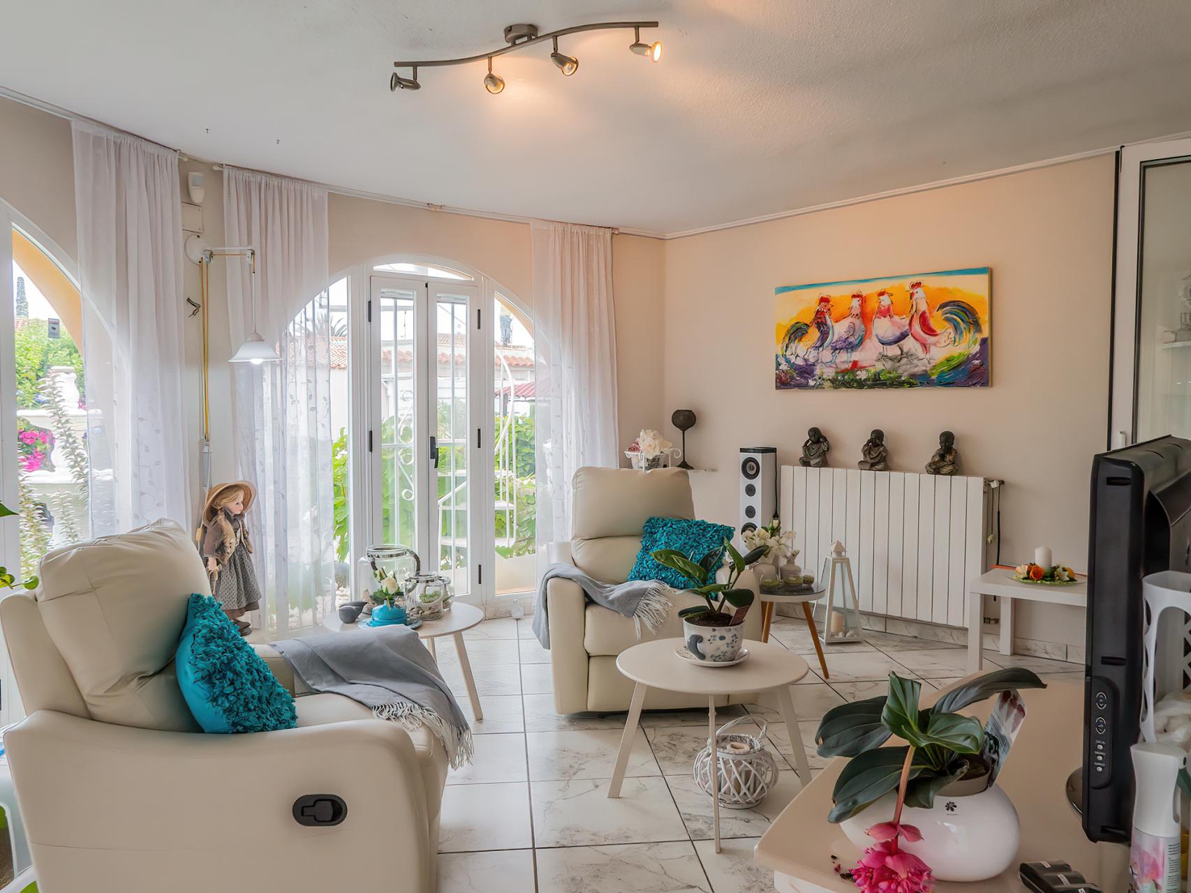 Dining area in villa for sale in Torrevieja