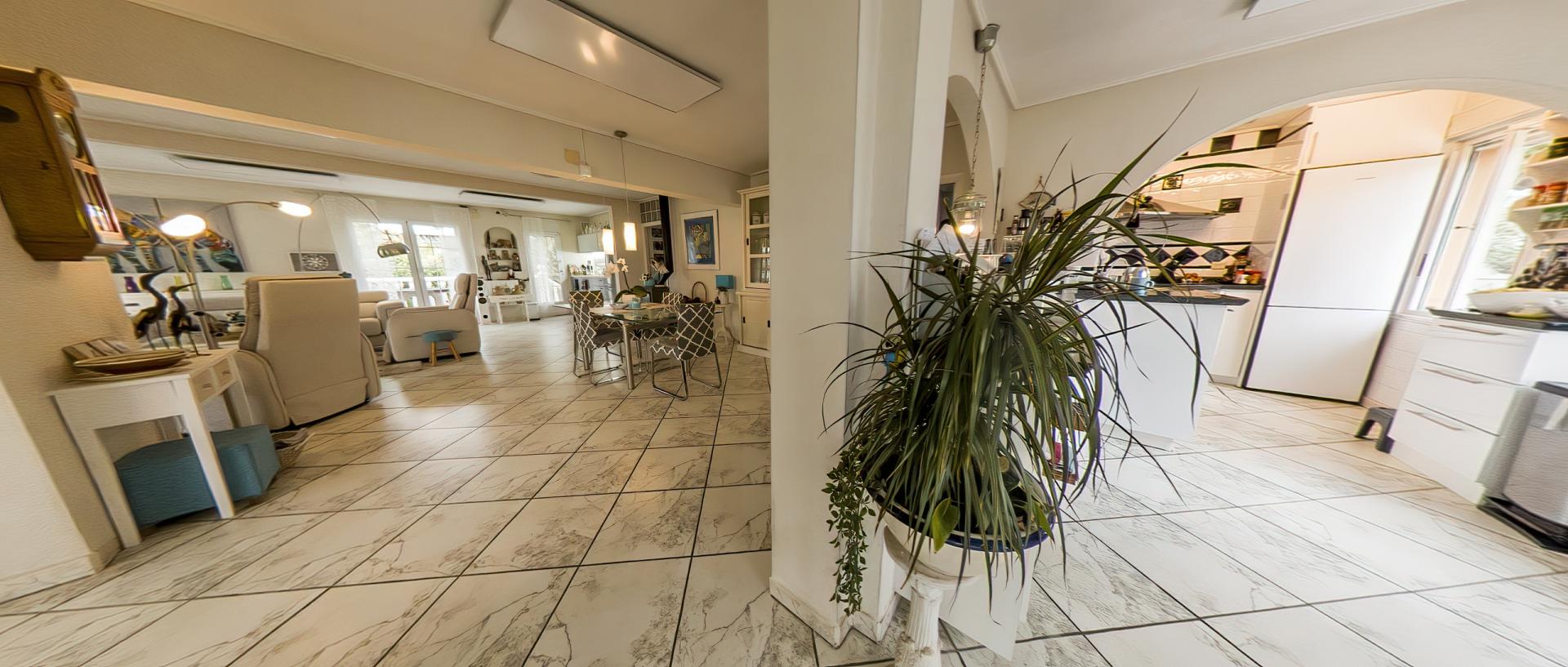 Bathroom in villa for sale in Torrevieja
