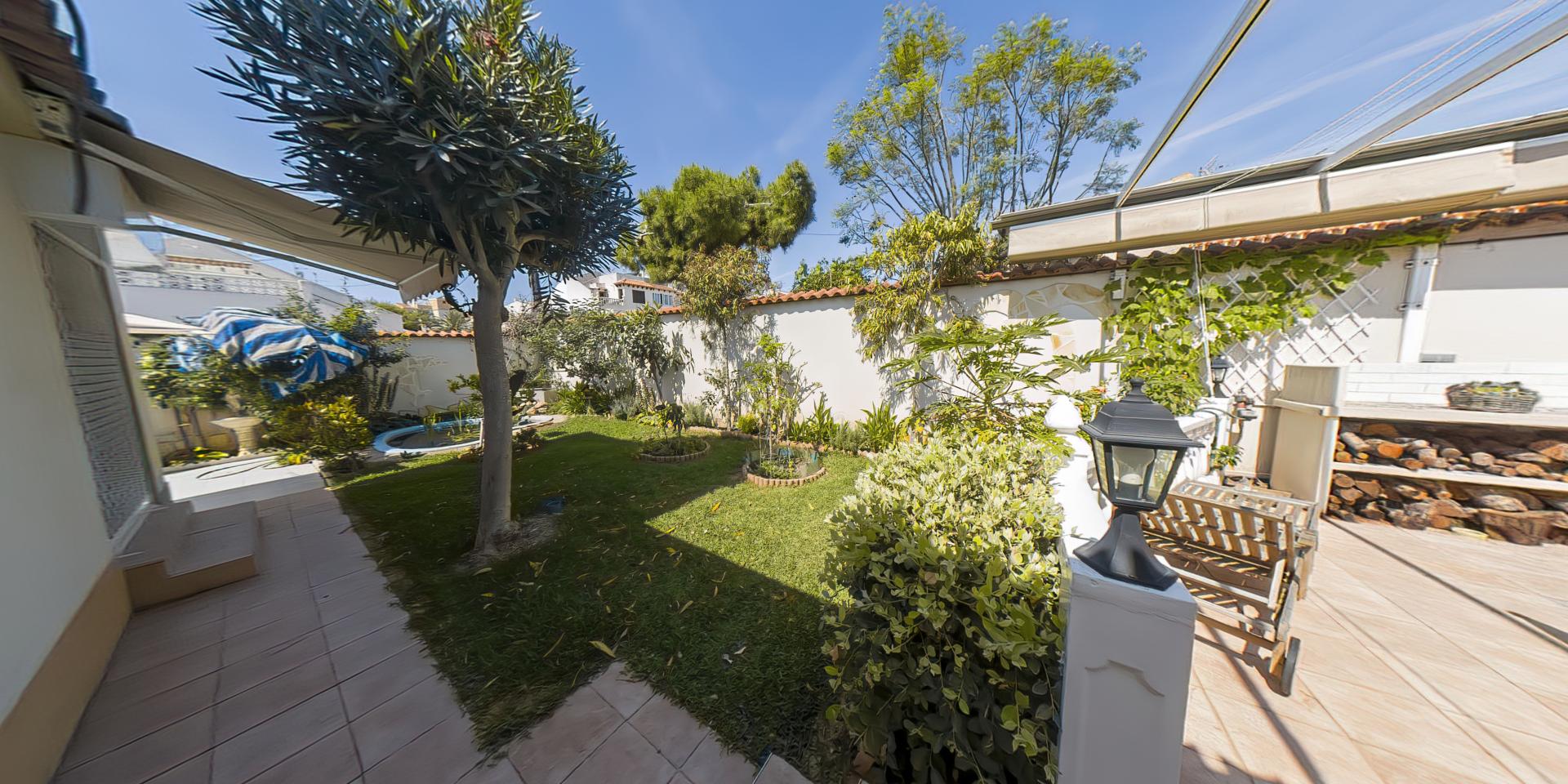 Bedroom in villa for sale in Torrevieja