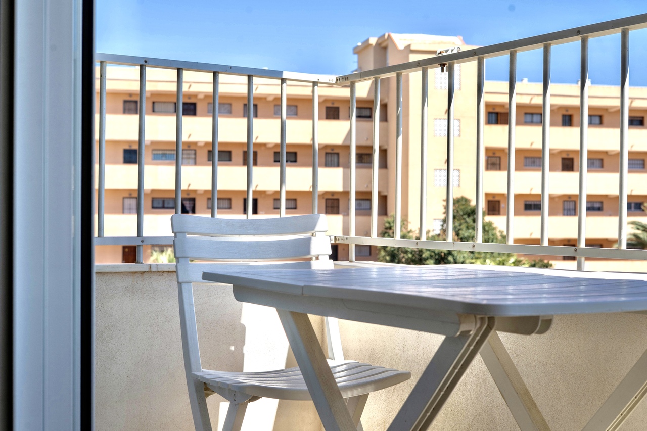 Master bedroom in apartment for sale in Guardamar del Segura