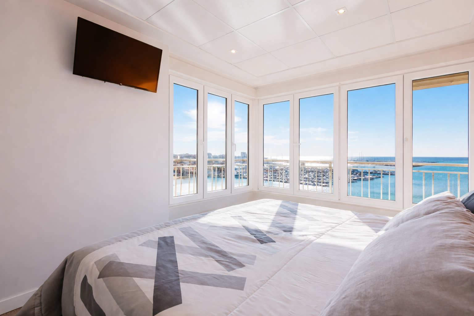 Bedroom in apartment for sale in Torrevieja