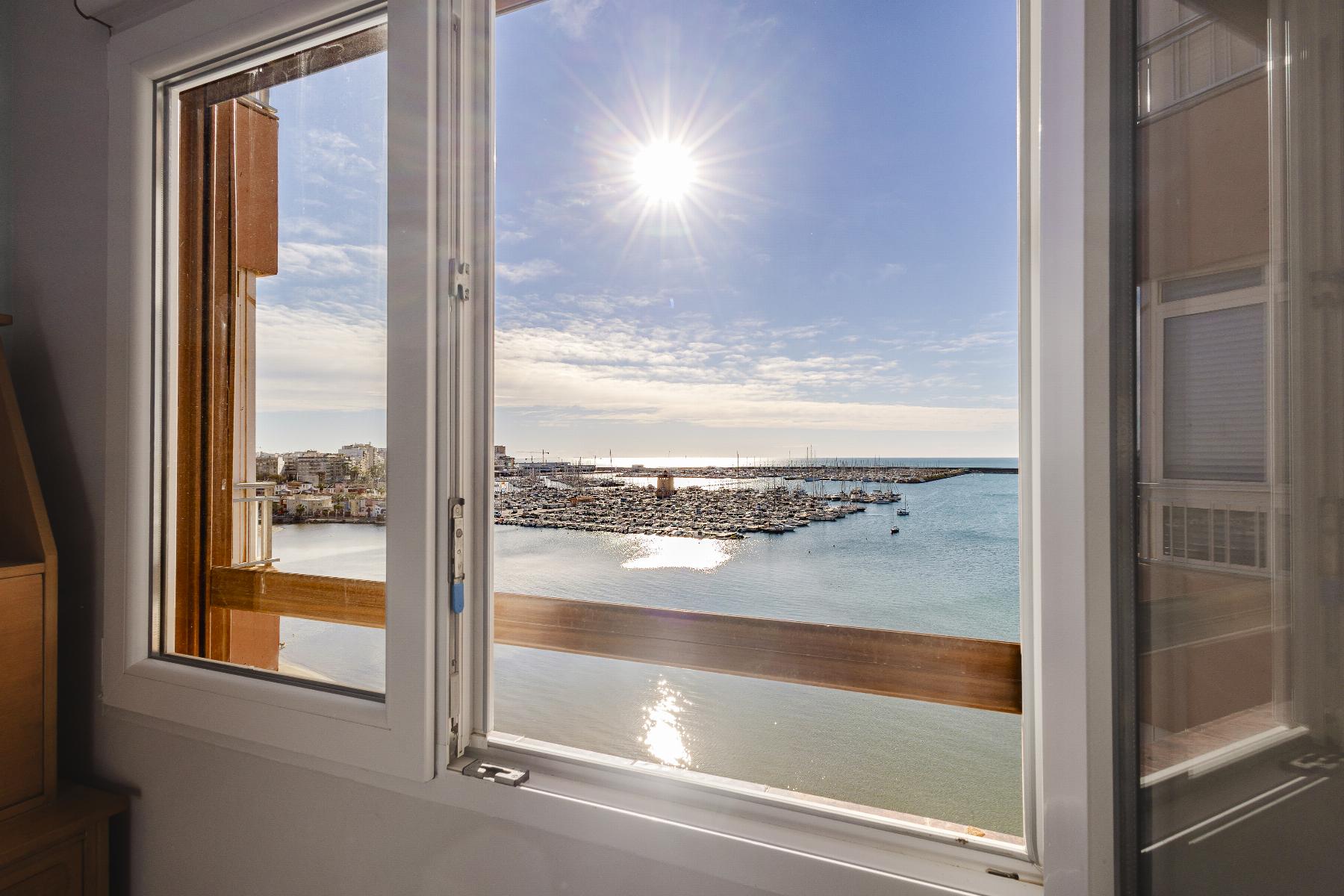 Master bedroom in apartment for sale in Torrevieja