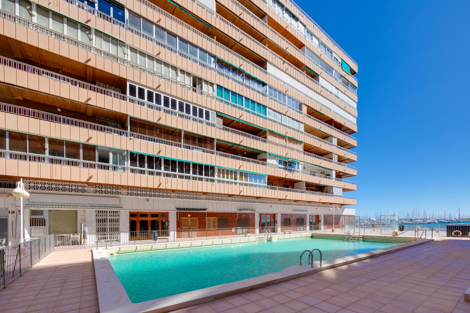 Bedroom in apartment for sale in Torrevieja