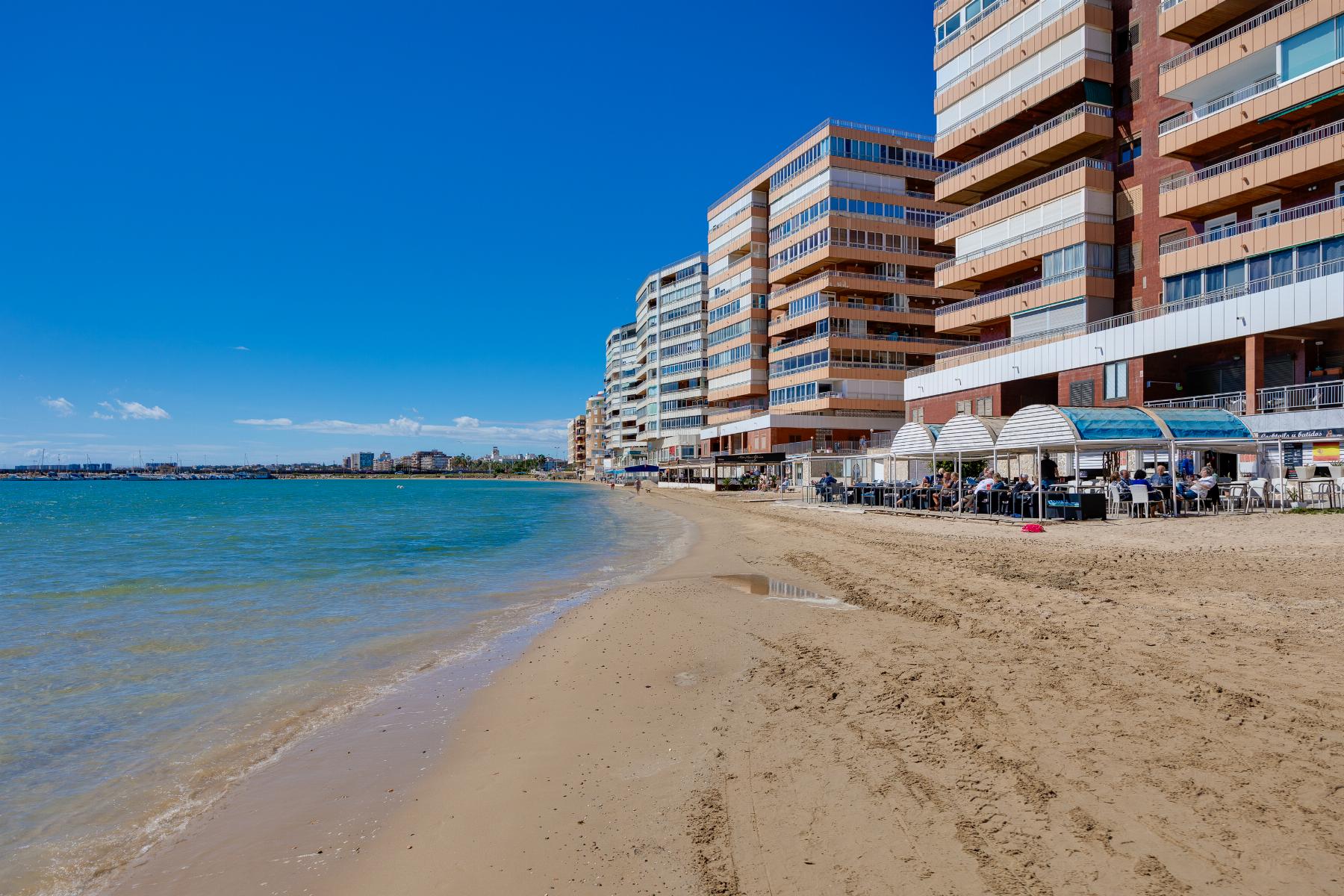 Master bedroom in apartment for sale in Torrevieja