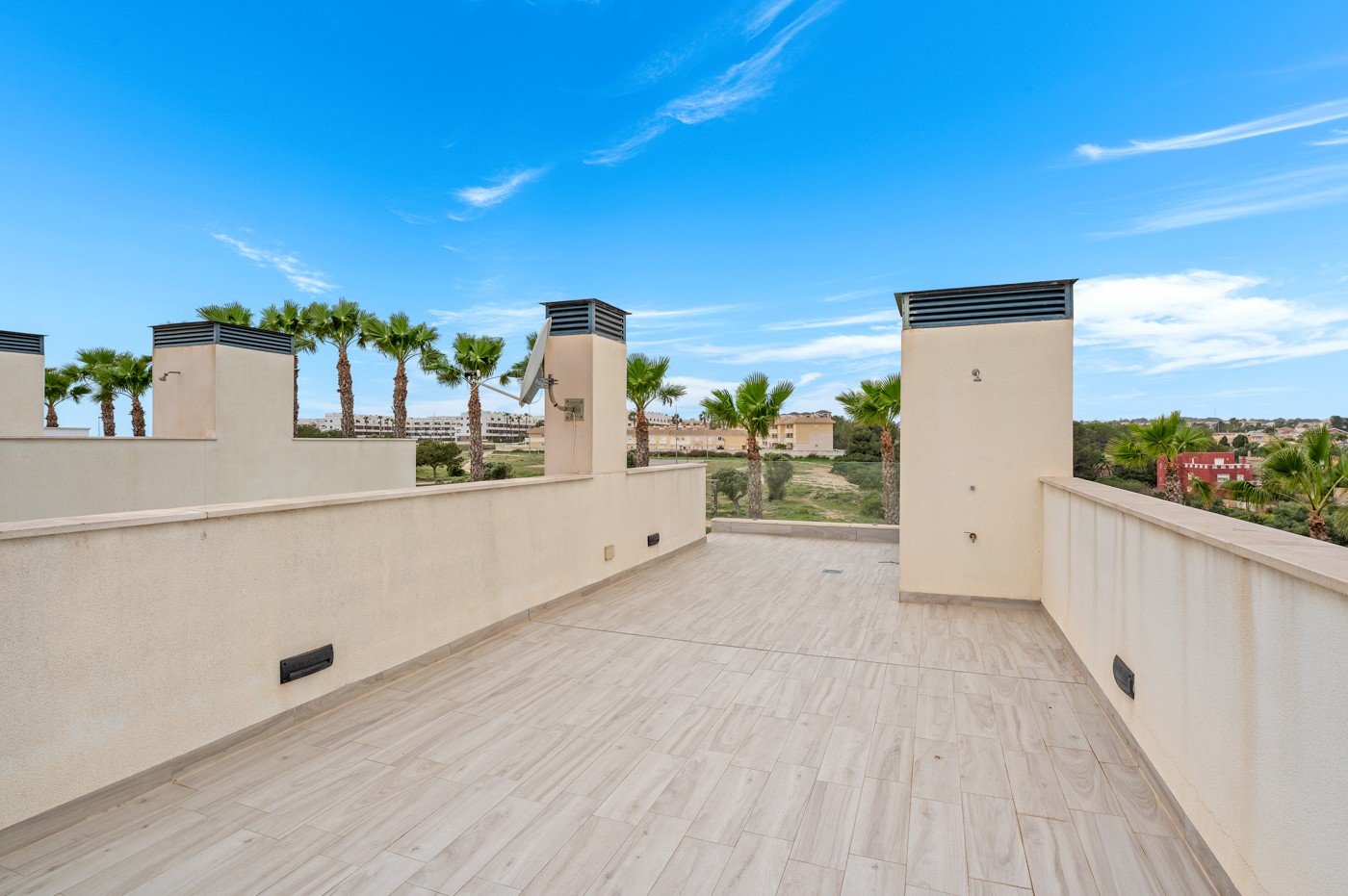 Garden in villa for sale in Orihuela Costa