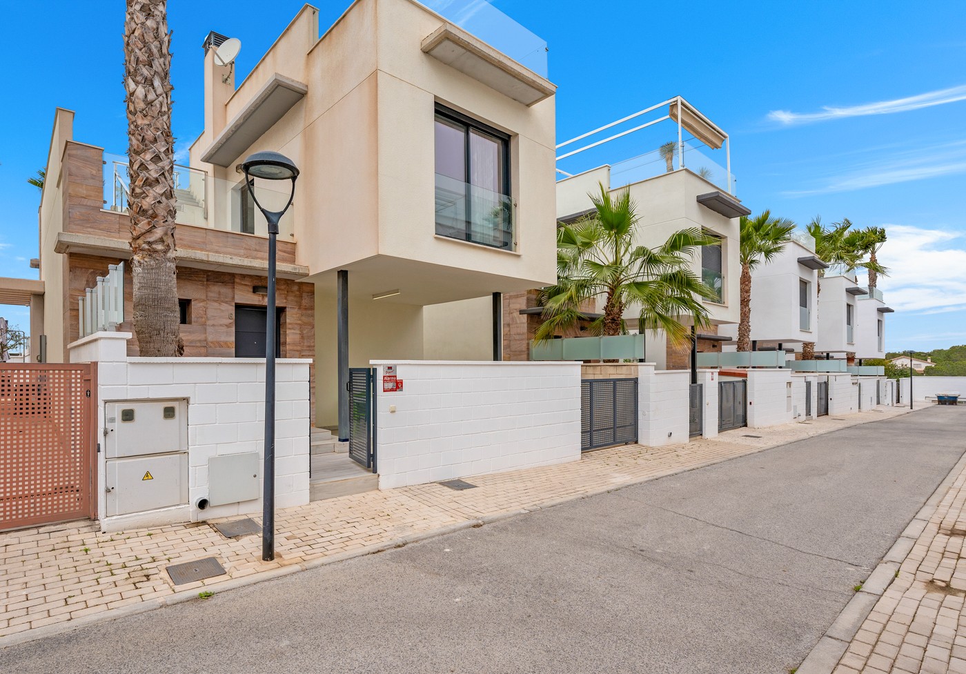 Garden in villa for sale in Orihuela Costa
