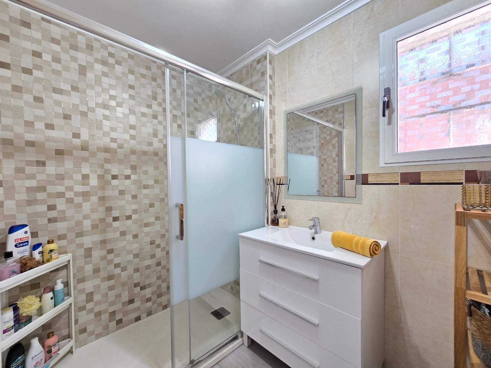 Bedroom in apartment for sale in Orihuela Costa
