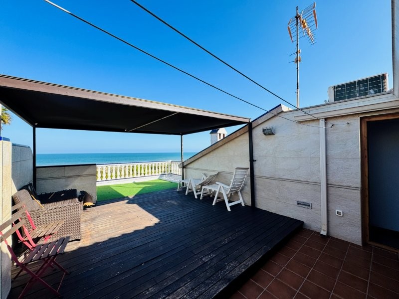 Master bedroom in duplex for sale in Guardamar del Segura