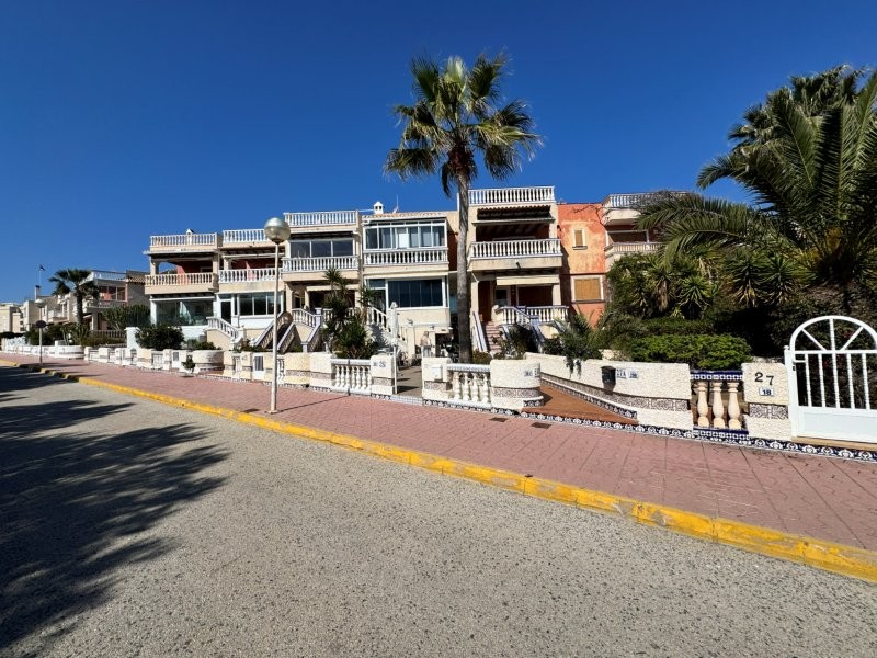 Spectaculaire gerenoveerde duplex aan het strand in exclusieve Campo Mar, Guardamar del Segura