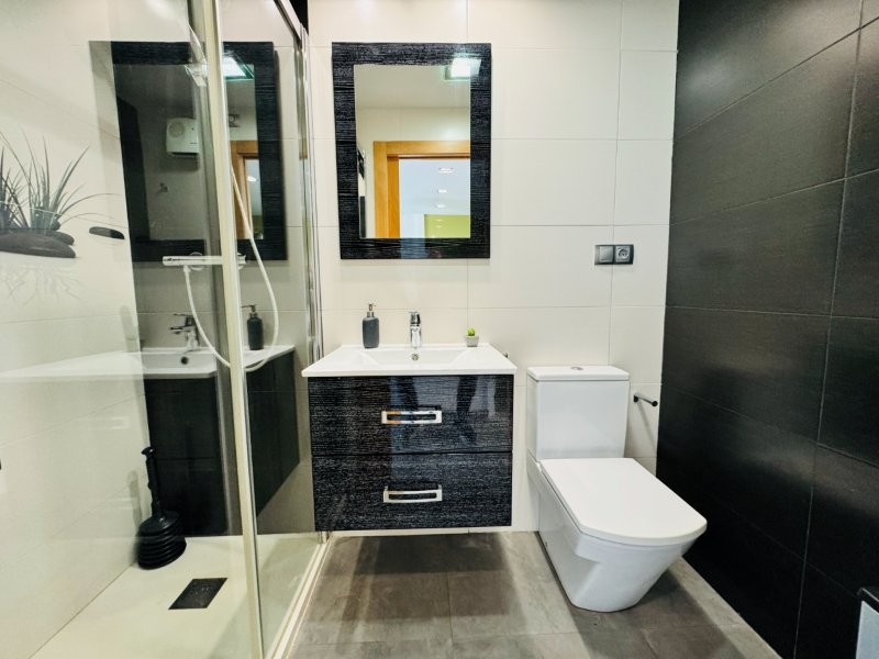 Bathroom in duplex for sale in Guardamar del Segura