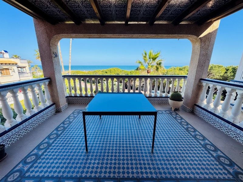 Spectaculaire gerenoveerde duplex aan het strand in exclusieve Campo Mar, Guardamar del Segura