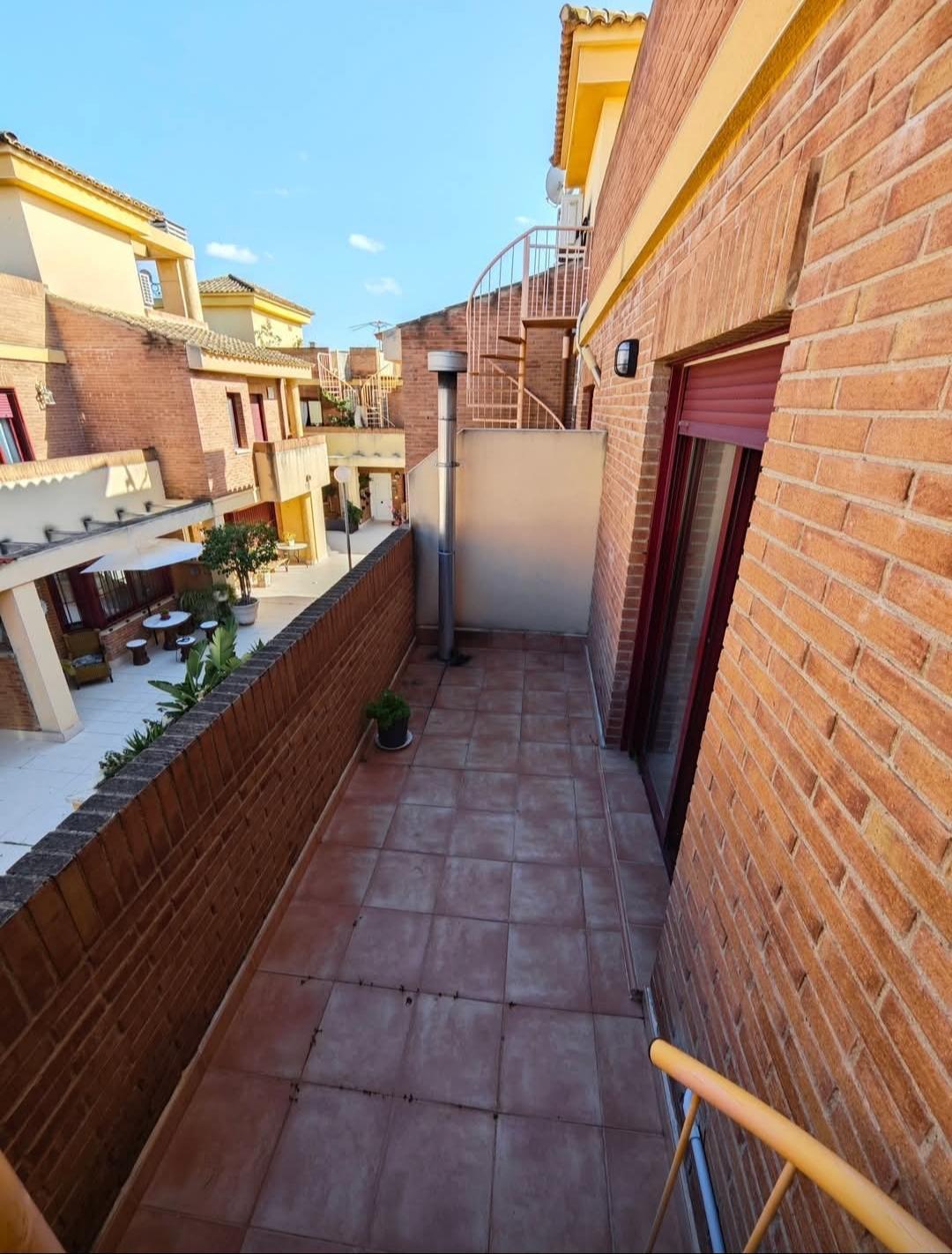 Traumhafte Ferienwohnung mit privater Terrasse und Gemeinschaftspool in Benferri – Real Estate by Gardewik