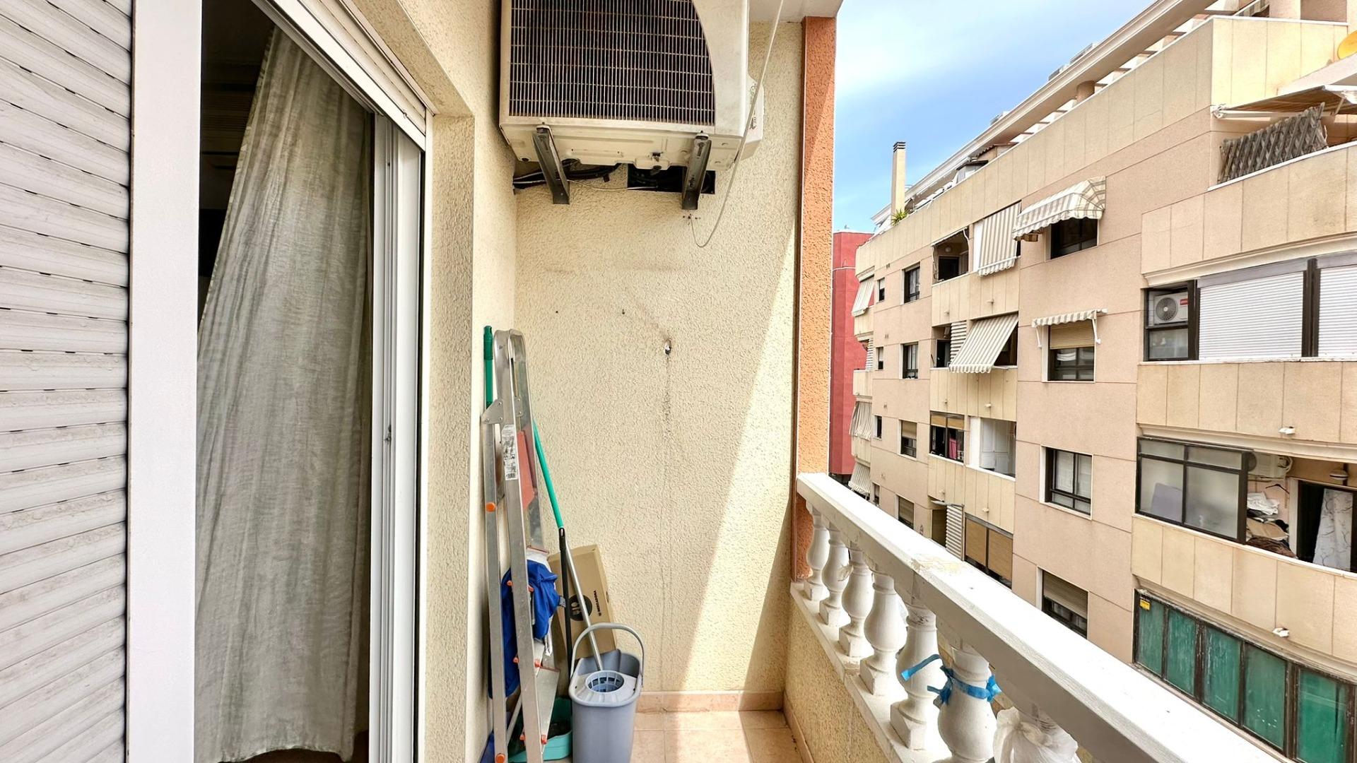 Bedroom in apartment for sale in Torrevieja