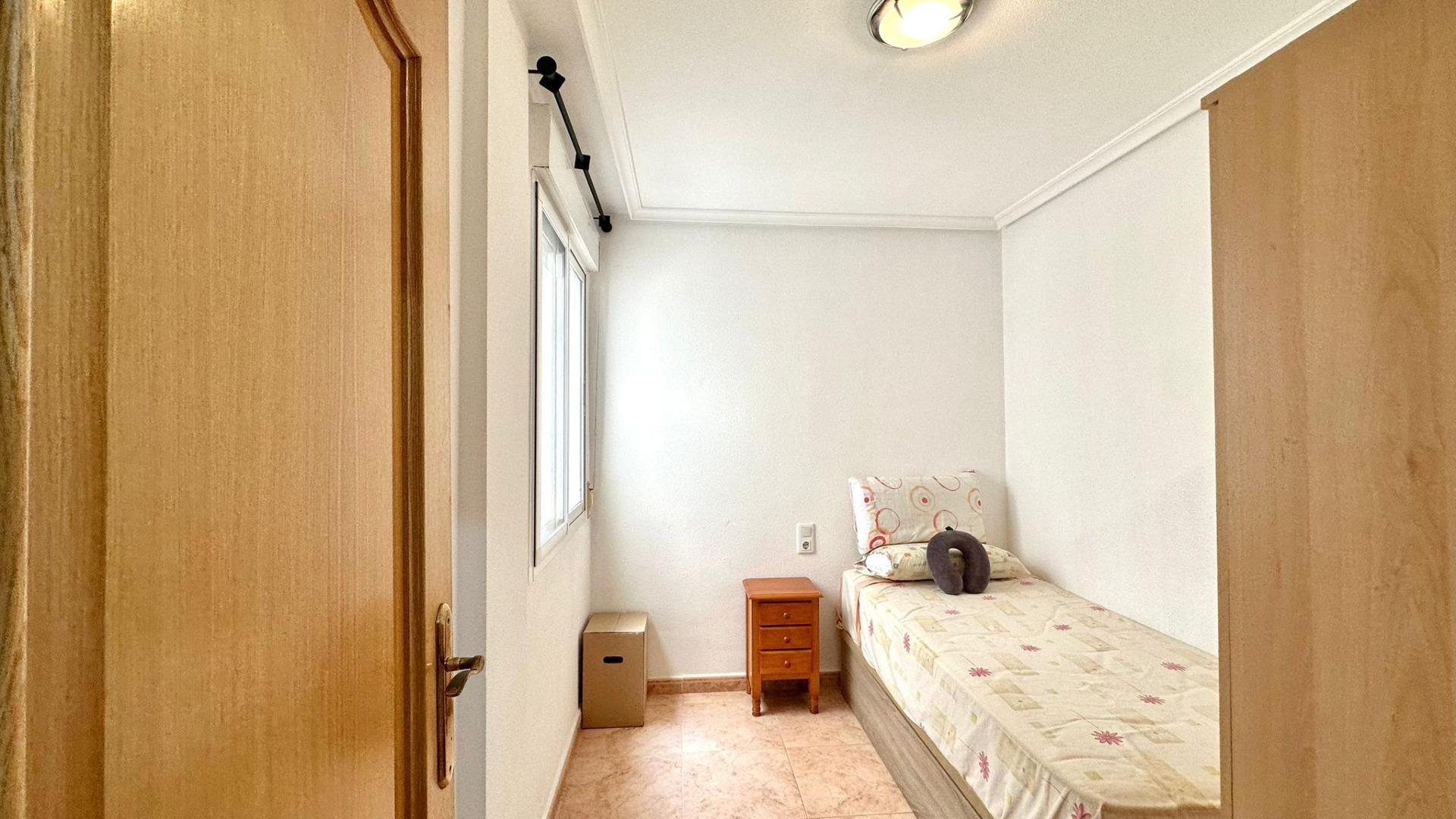 Bedroom in apartment for sale in Torrevieja
