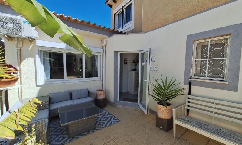 Garden in villa for sale in Orihuela Costa
