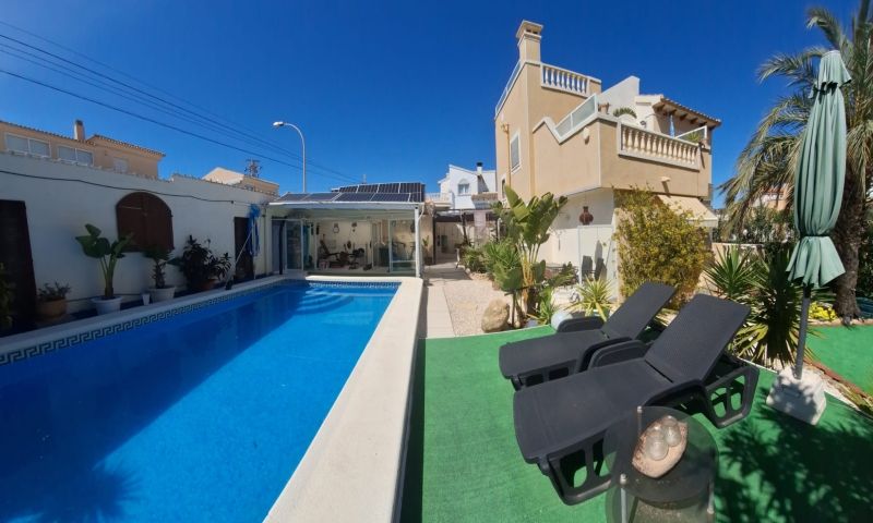 Bedroom in villa for sale in Orihuela Costa