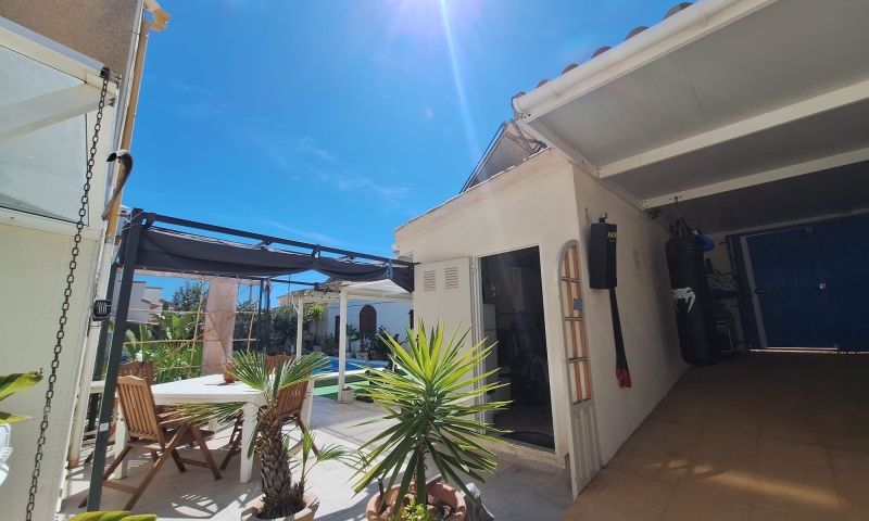 Terrace in villa for sale in Orihuela Costa