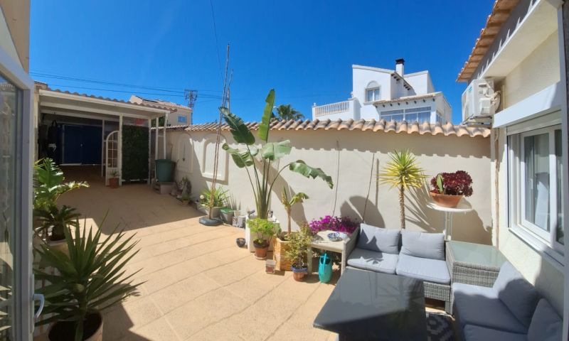 Dining area in villa for sale in Orihuela Costa