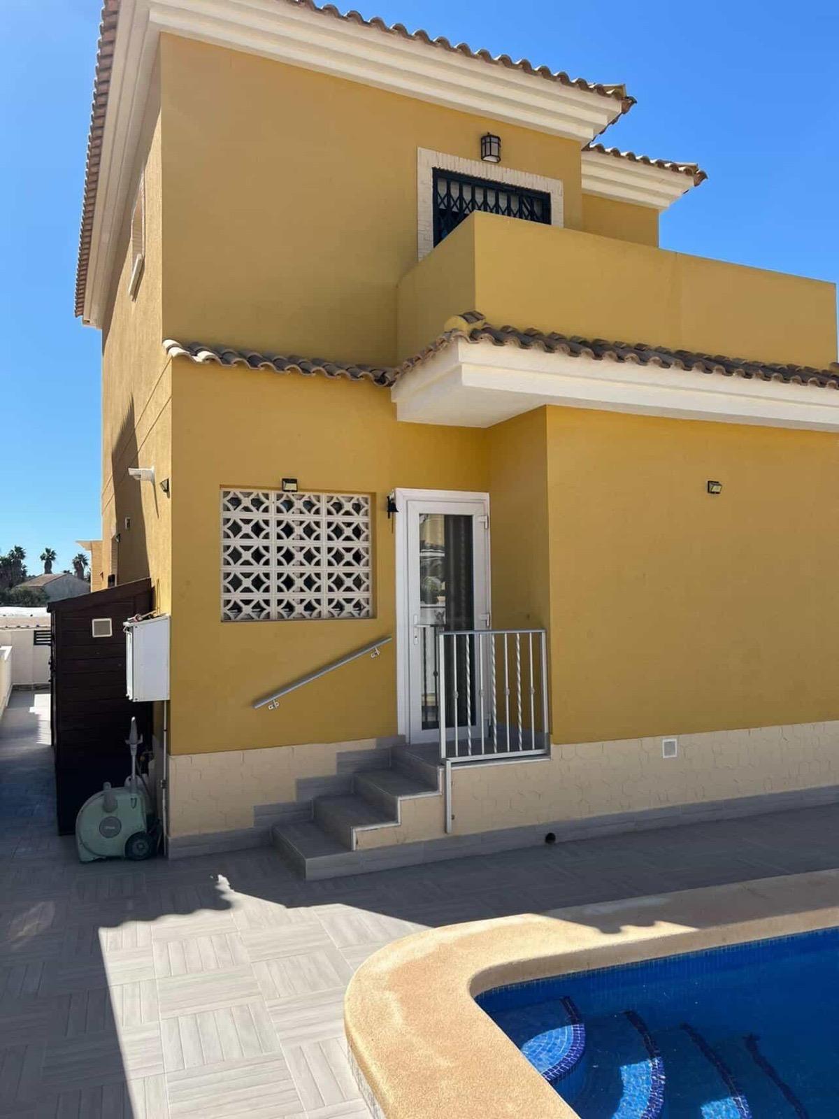 Living room in villa for sale in Algorfa