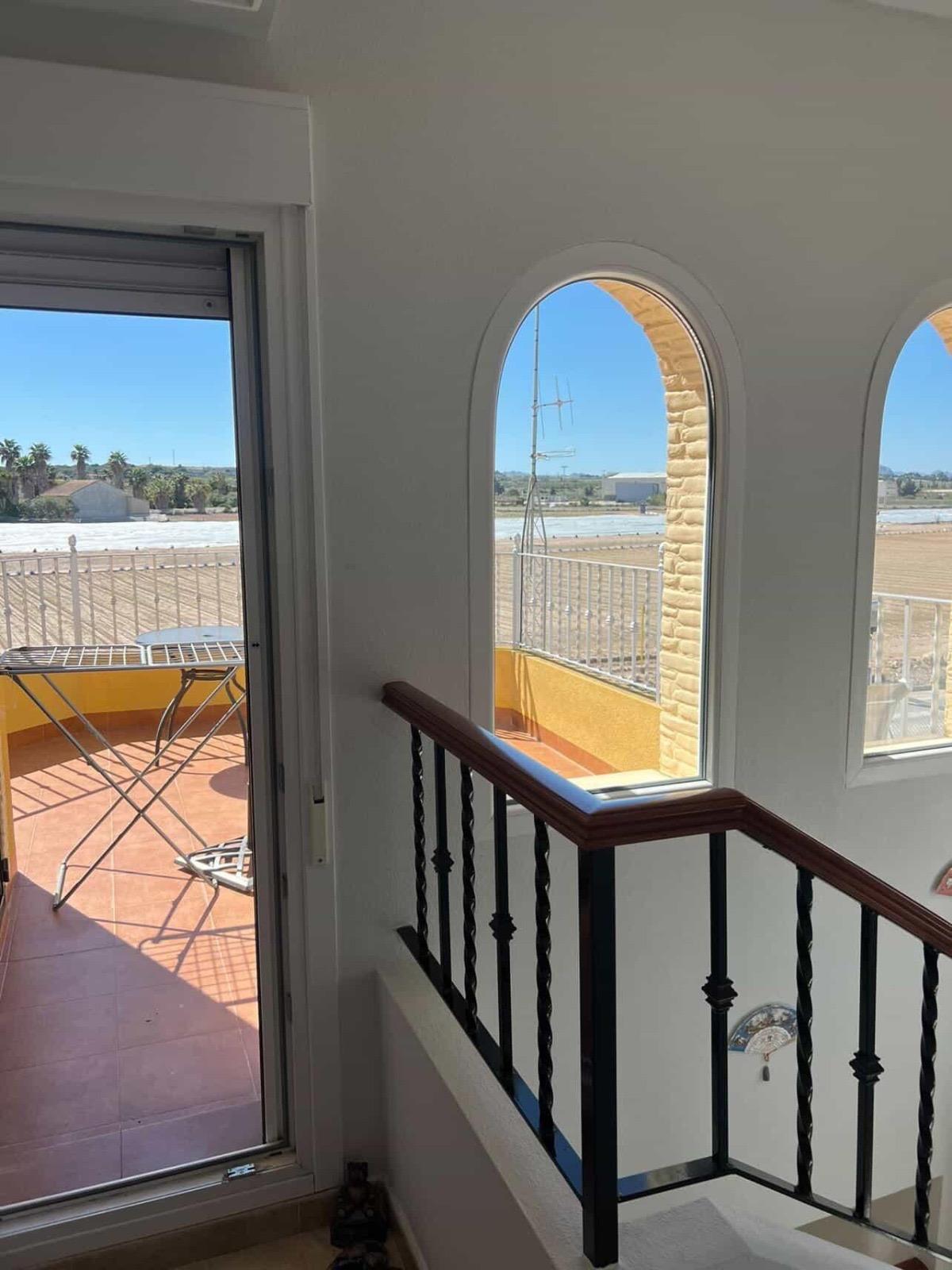 Master bedroom in villa for sale in Algorfa
