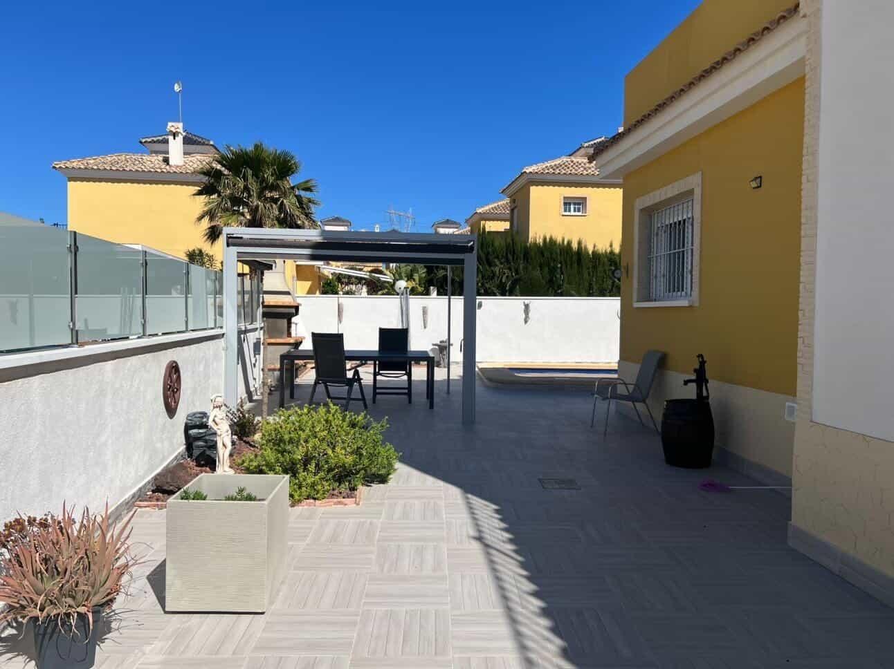 Terrace in villa for sale in Algorfa