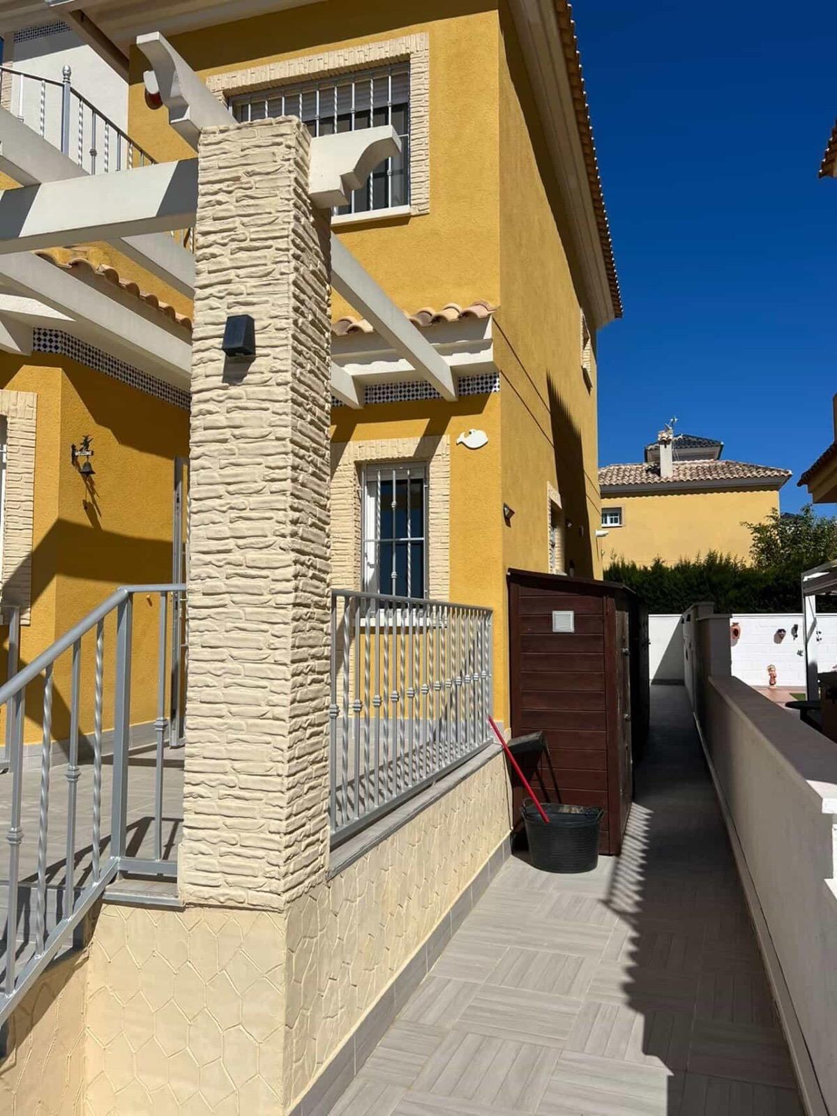 Bedroom in villa for sale in Algorfa