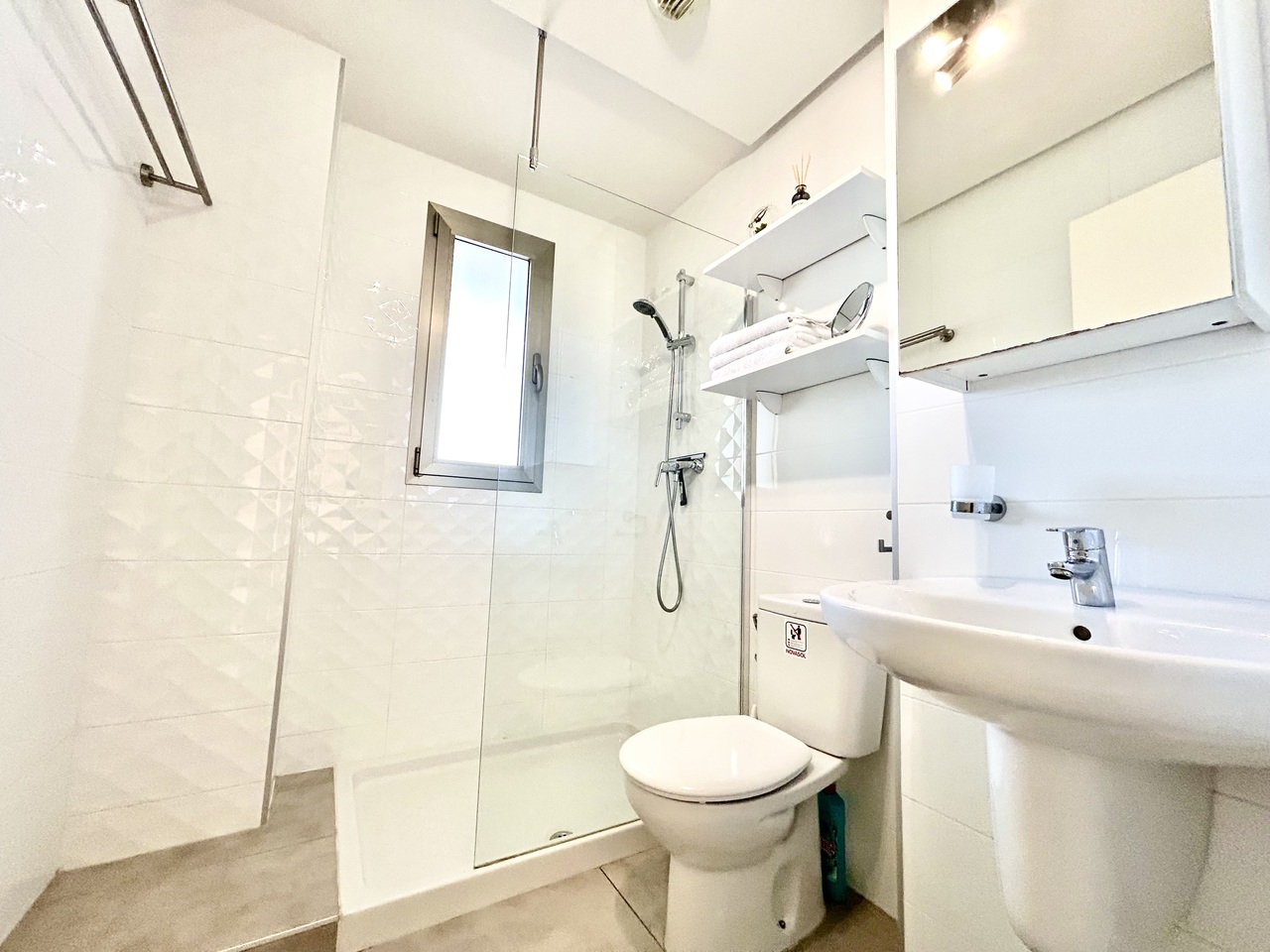 Master bedroom in apartment for sale in Los Dolses