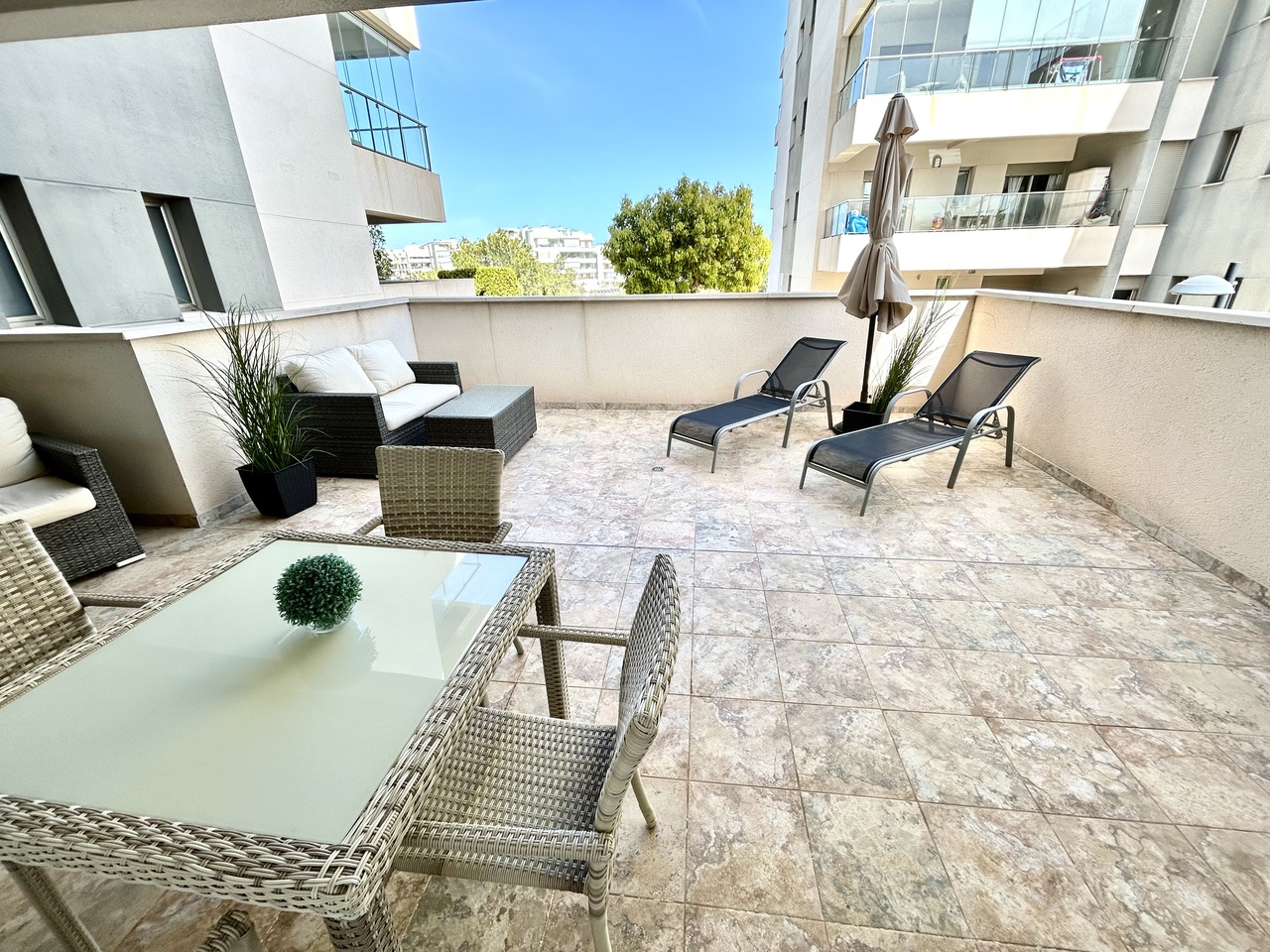 Bedroom in apartment for sale in Los Dolses