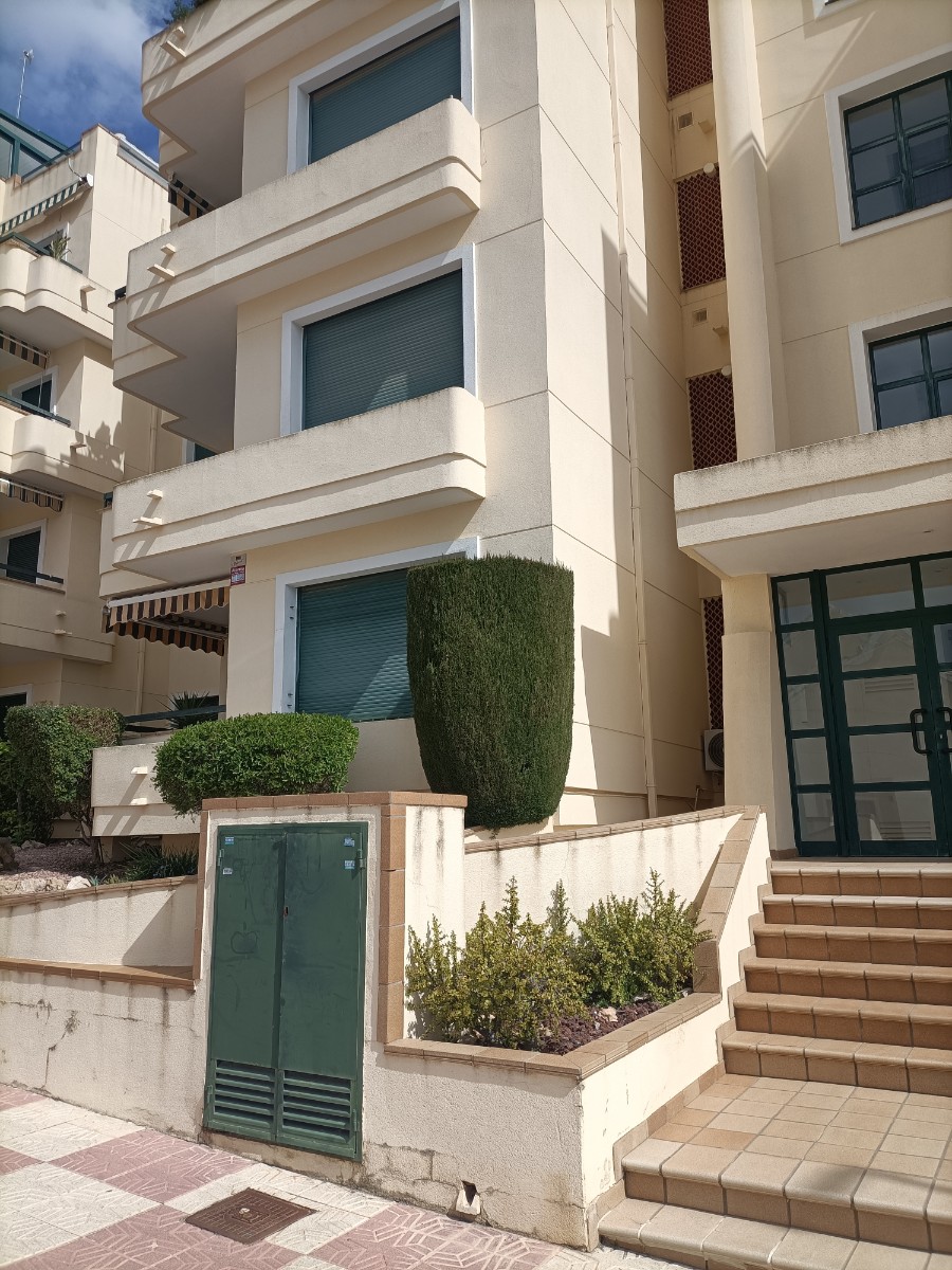 Garden in apartment for sale in Orihuela Costa