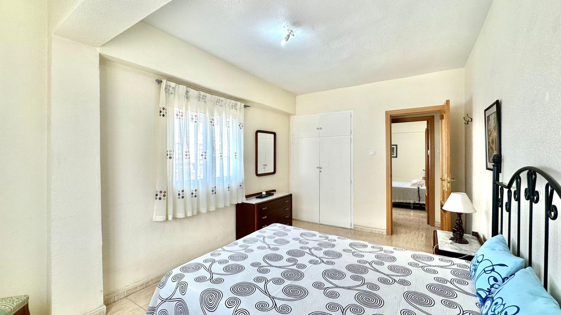 Bedroom in apartment for sale in Torrevieja