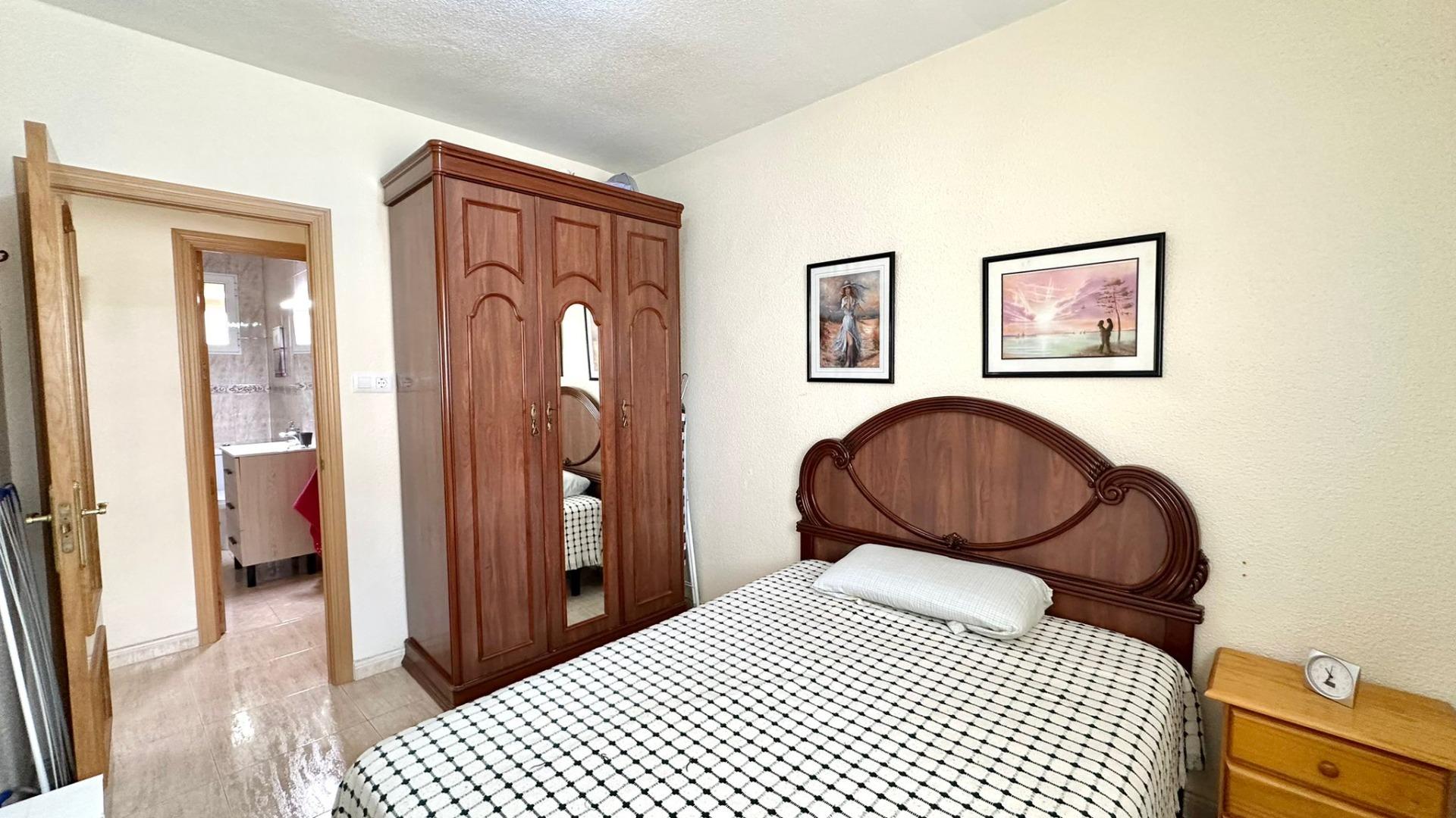 Master bedroom in apartment for sale in Torrevieja