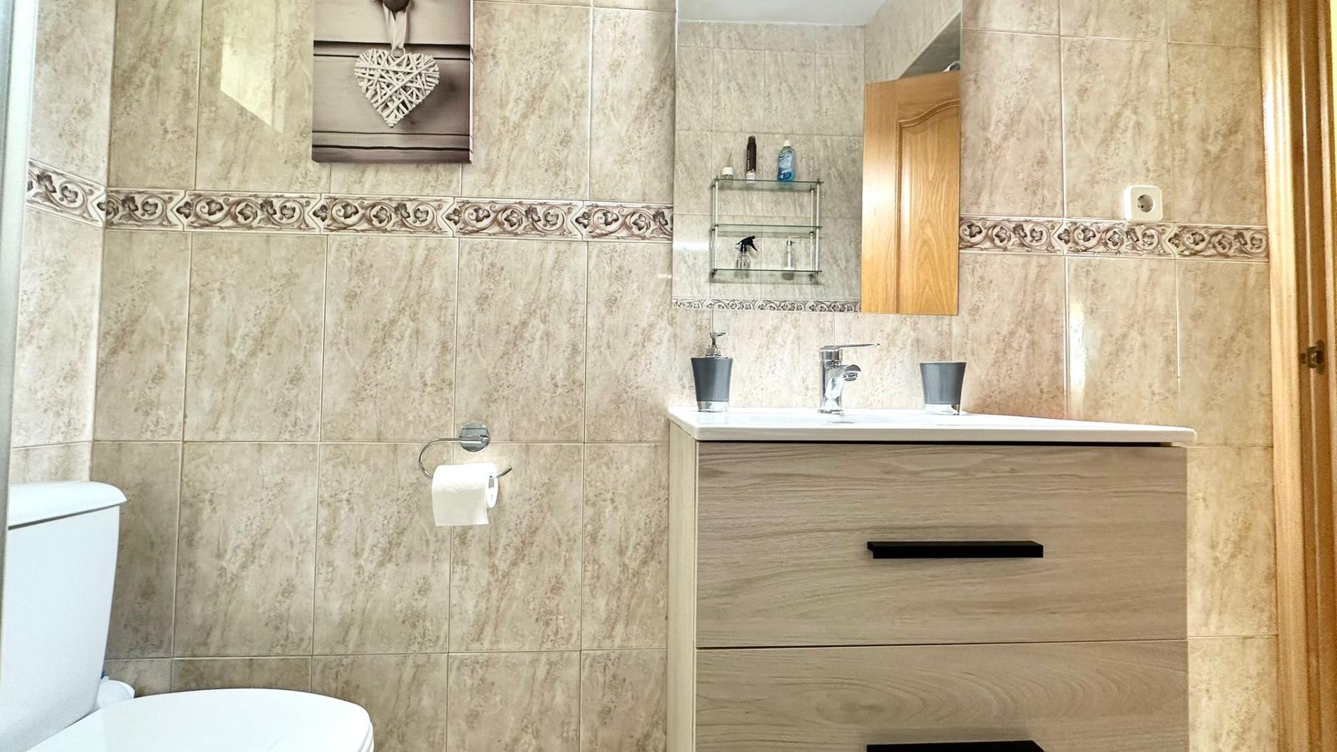 Bedroom in apartment for sale in Torrevieja