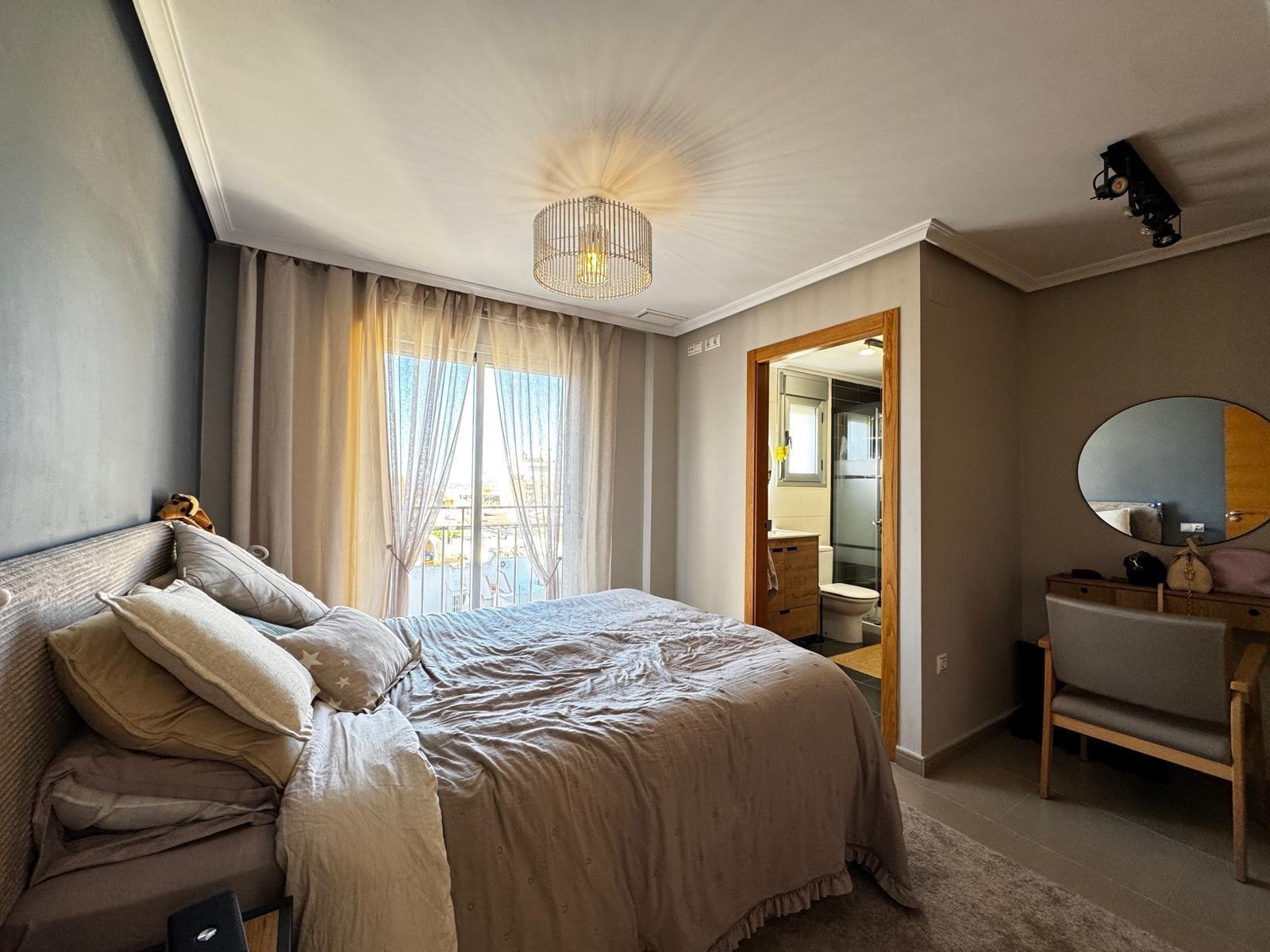 Master bedroom in apartment for sale in Torrevieja