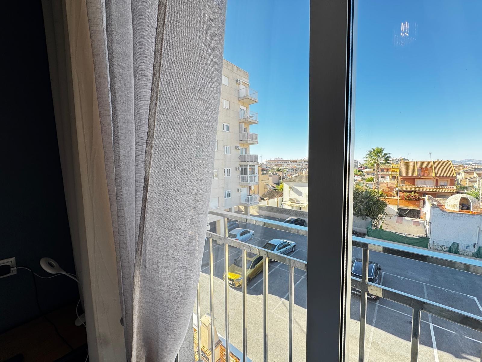 Bedroom in apartment for sale in Torrevieja