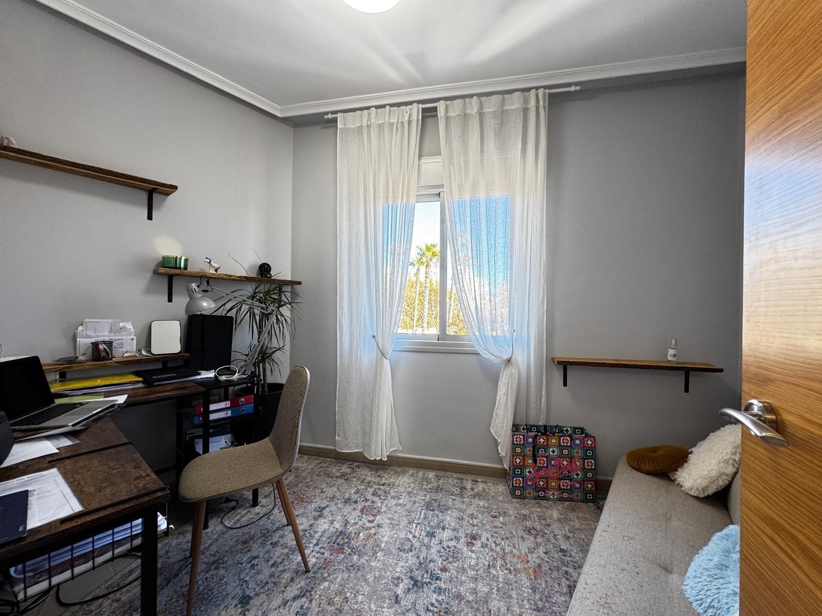 Bedroom in apartment for sale in Torrevieja