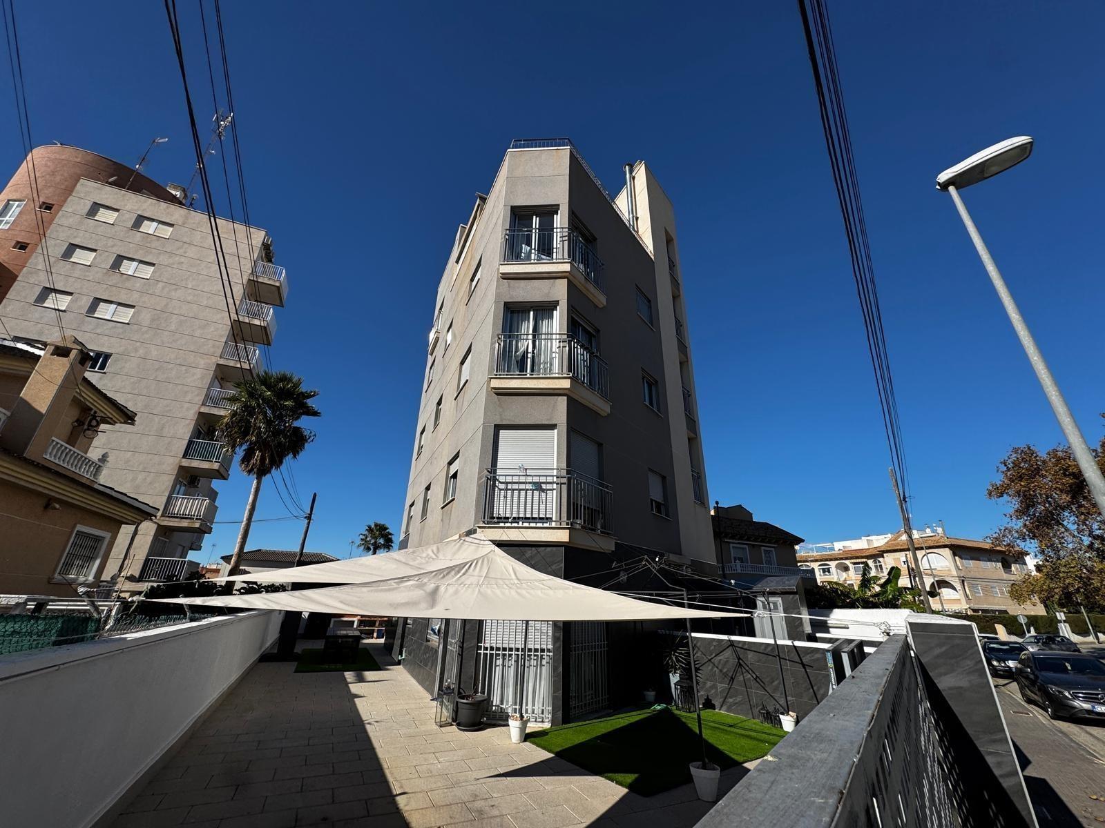 Bedroom in apartment for sale in Torrevieja