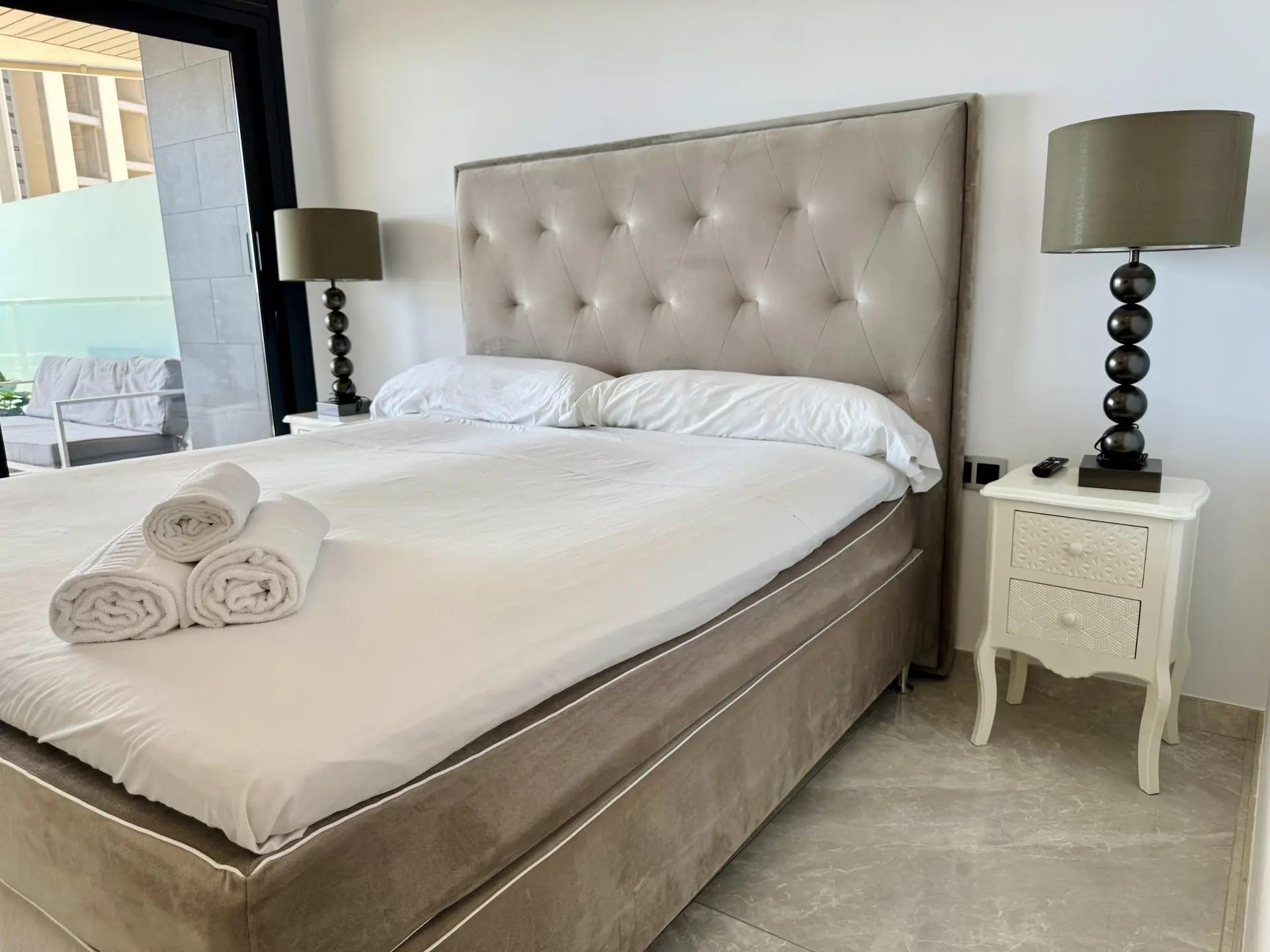 Bedroom in apartment for sale in Benidorm